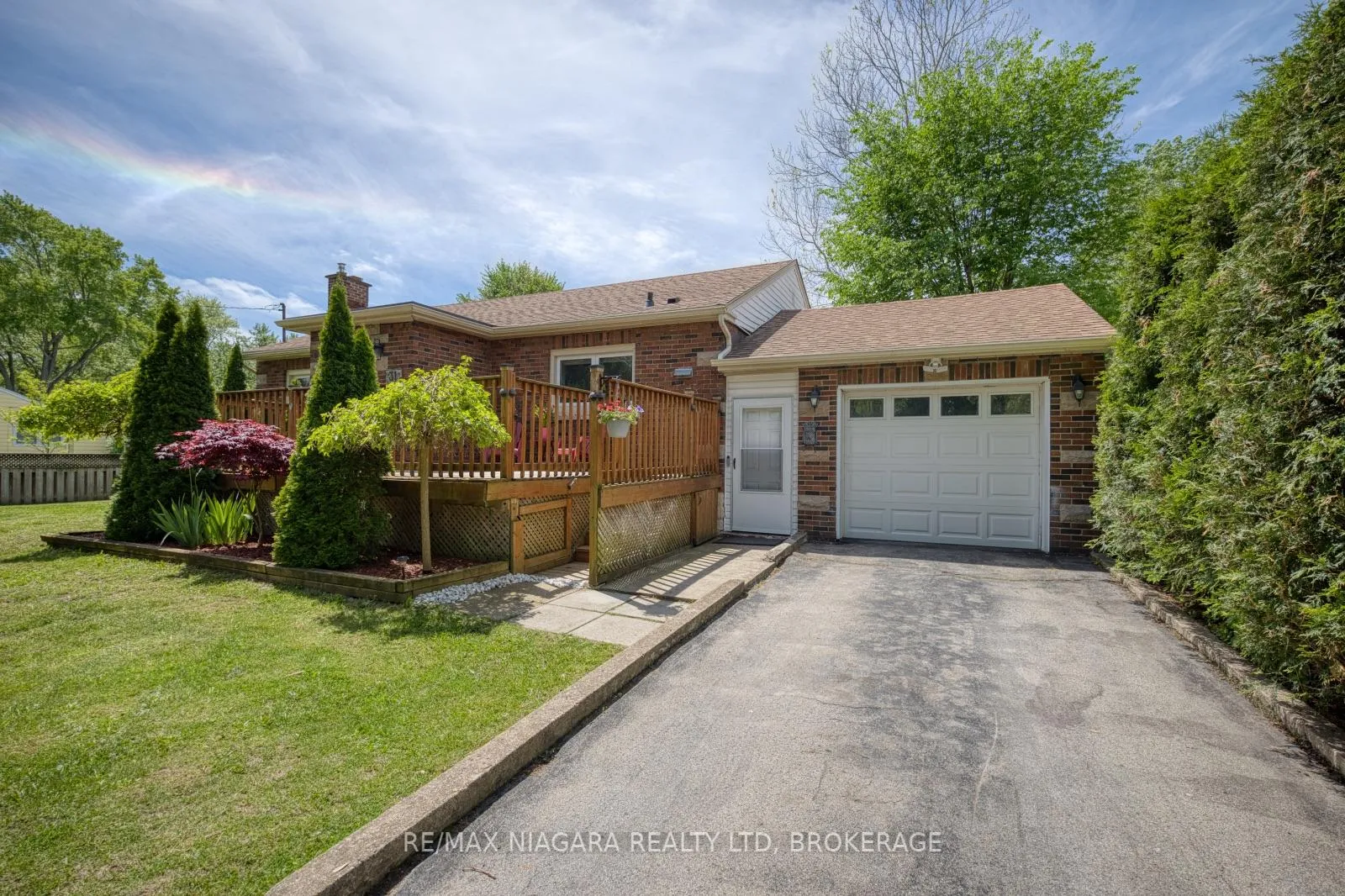 Photo 5 of 31 Carlton Avenue, Welland, N. Welland — HOMEH