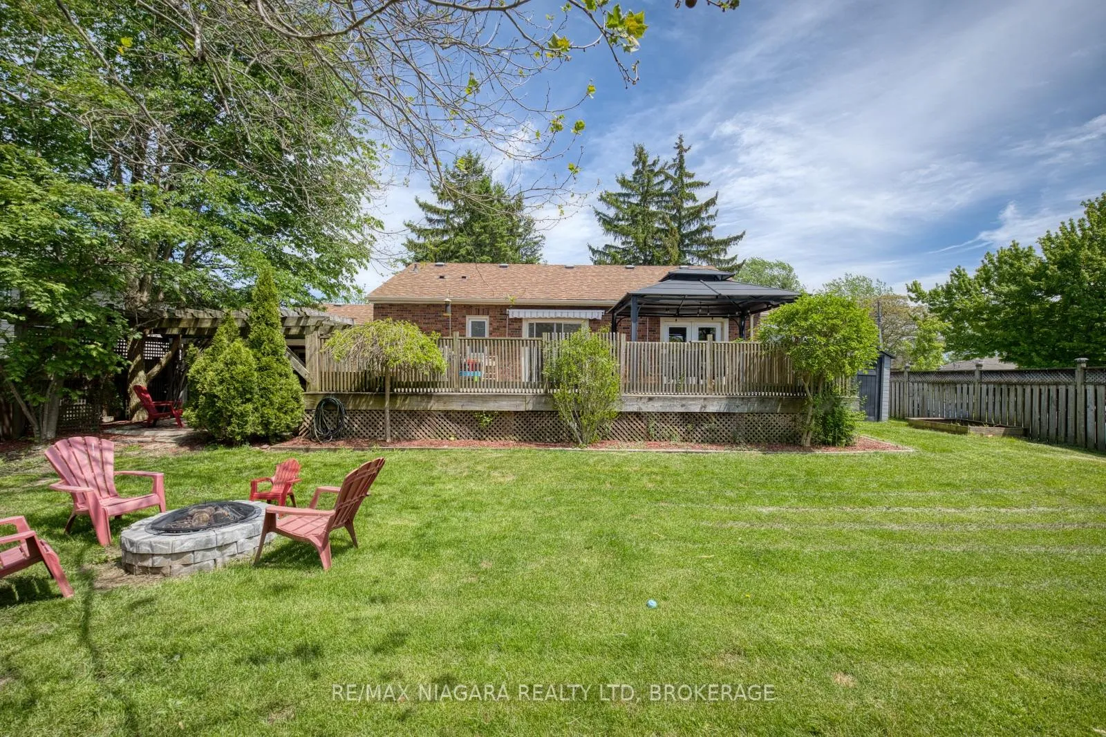 Photo 10 of 31 Carlton Avenue, Welland, N. Welland — HOMEH