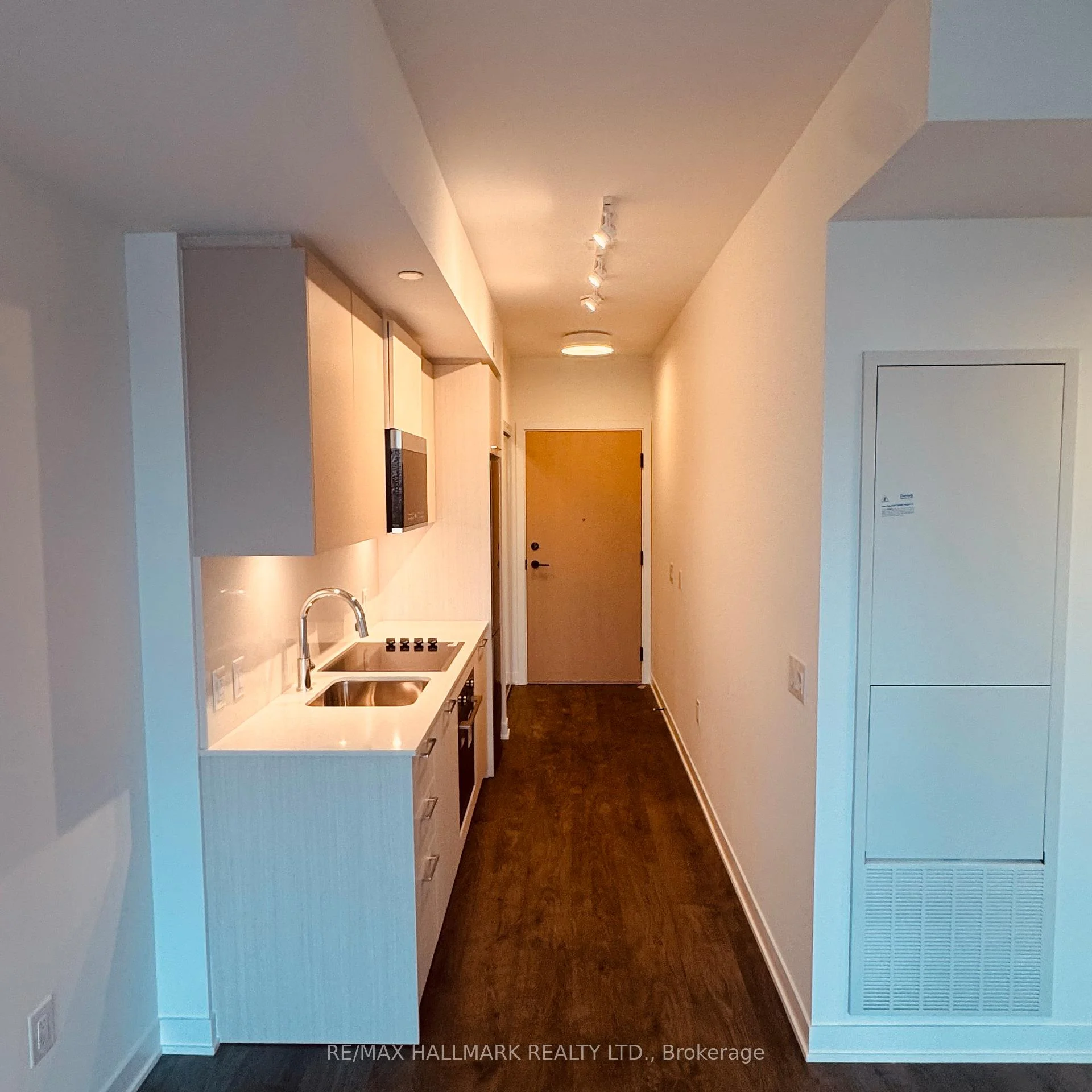 Photo 5 of 10 Oak Street, Toronto, Regent Park — HOMEH
