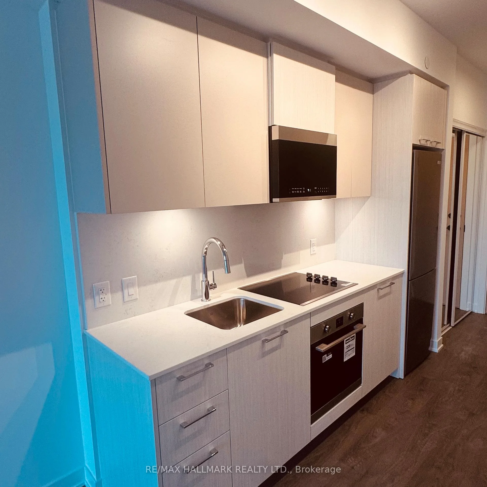 Photo 6 of 10 Oak Street, Toronto, Regent Park — HOMEH