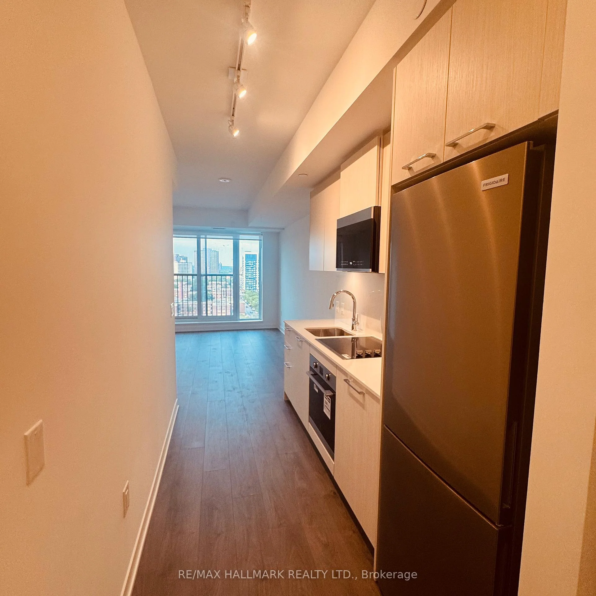 Photo 9 of 10 Oak Street, Toronto, Regent Park — HOMEH