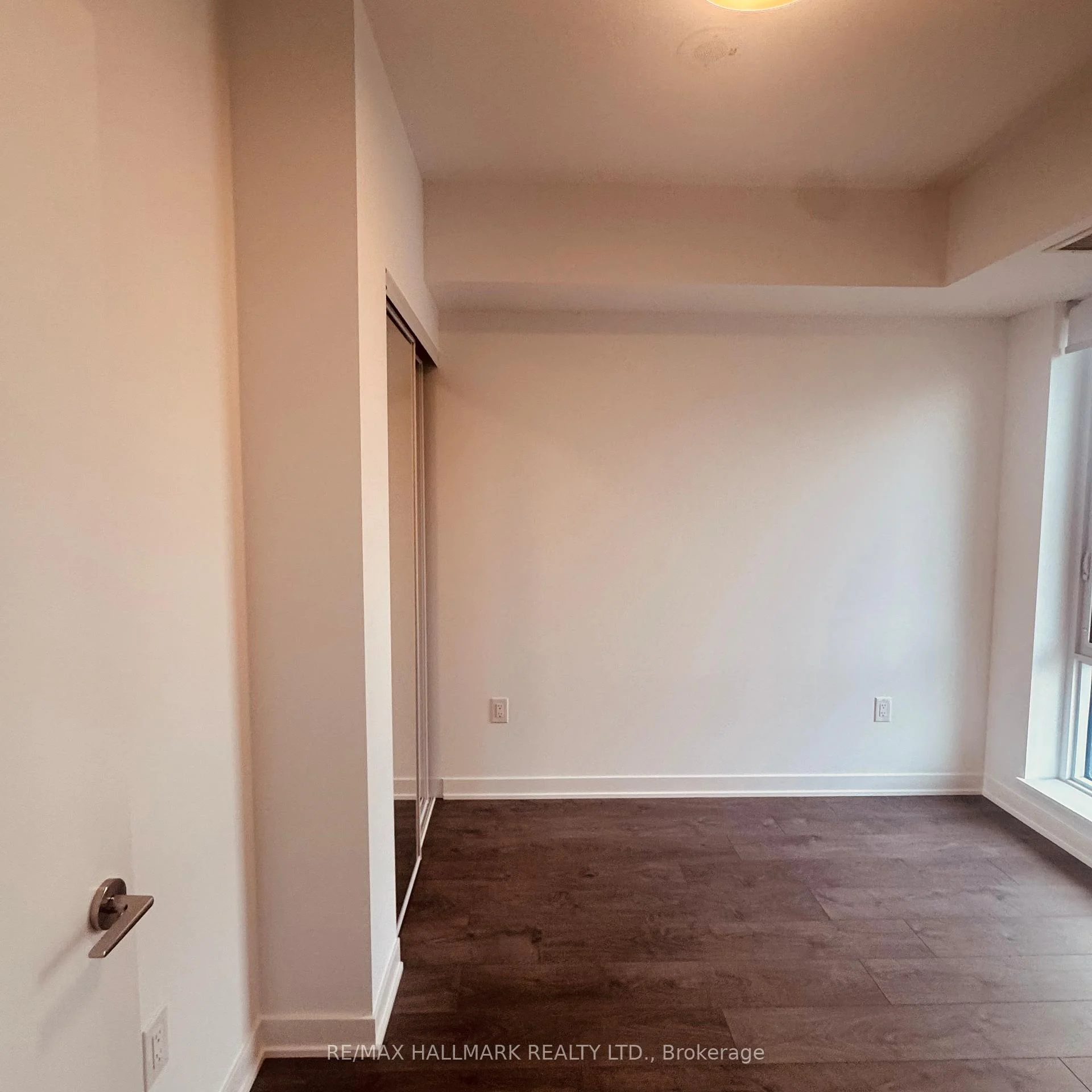 Photo 13 of 10 Oak Street, Toronto, Regent Park — HOMEH
