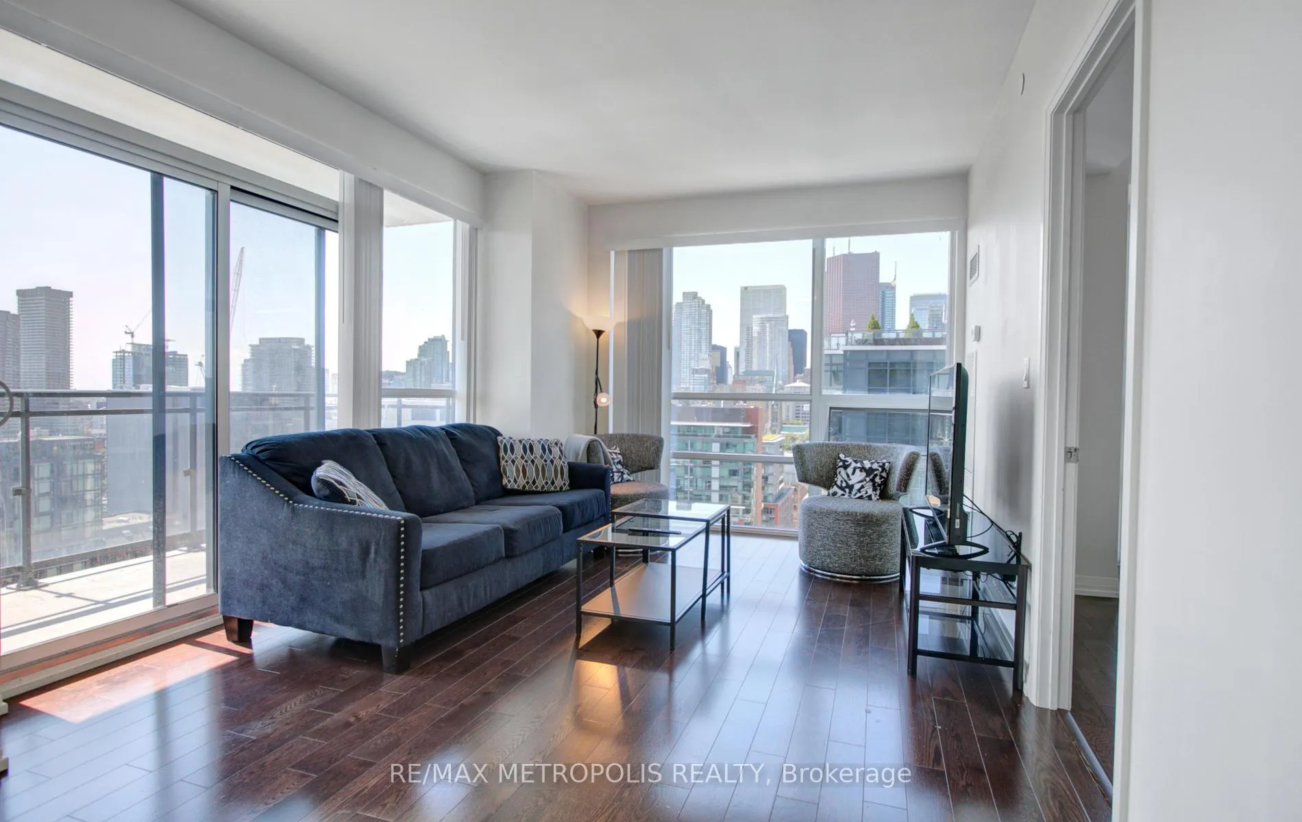 Photo 3 of Unit 2015, 460 Adelaide Street E, Toronto, Moss Park — HOMEH