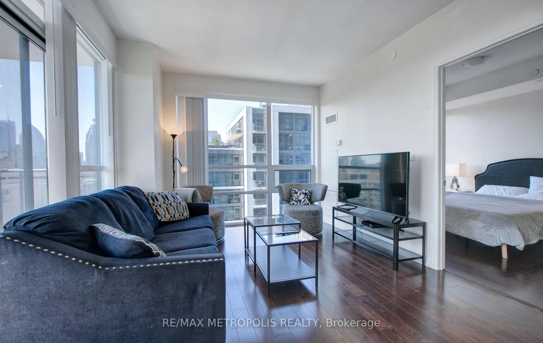 Photo 4 of Unit 2015, 460 Adelaide Street E, Toronto, Moss Park — HOMEH