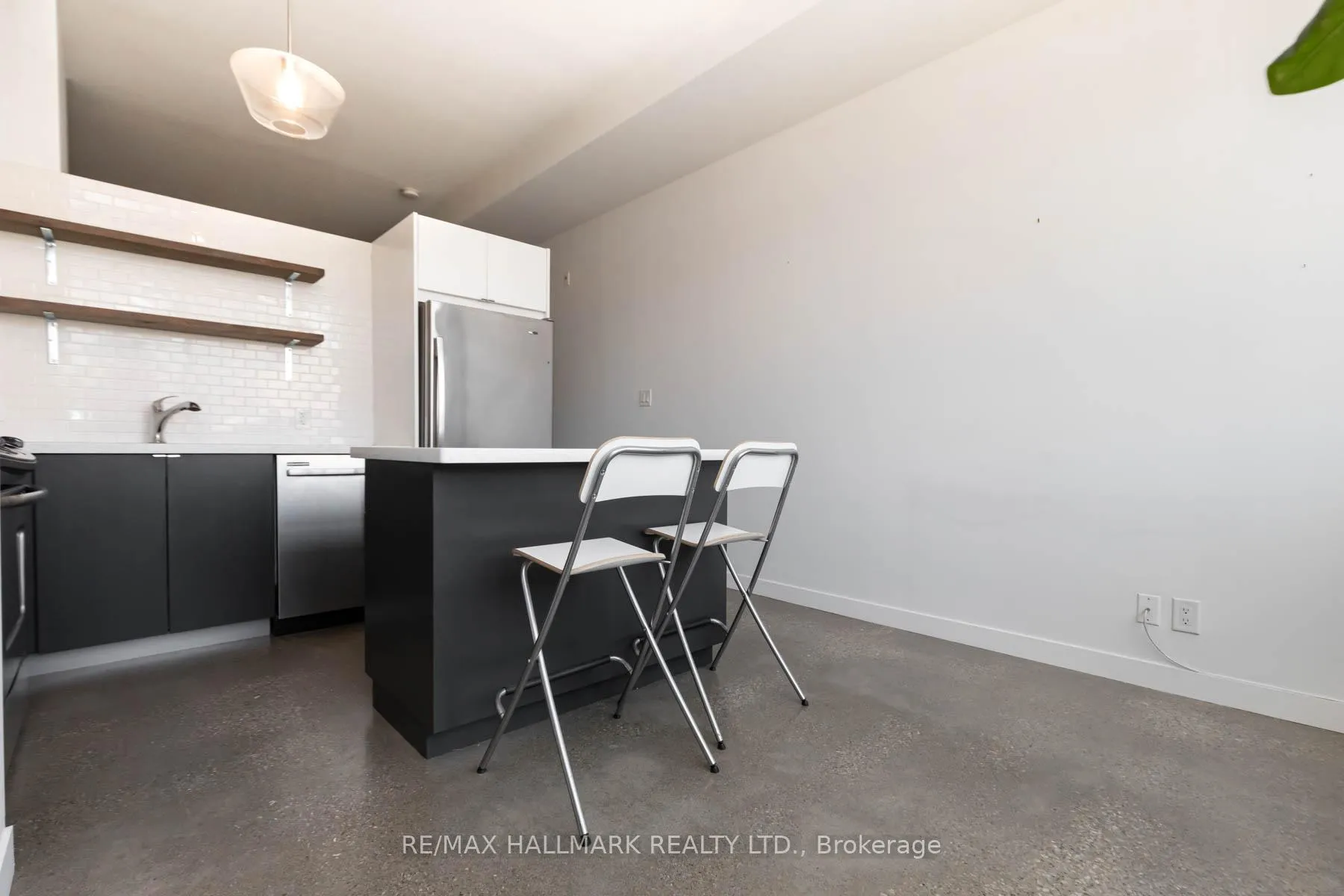 Photo 6 of Unit 306, 549 King Street E, Toronto, Moss Park — HOMEH