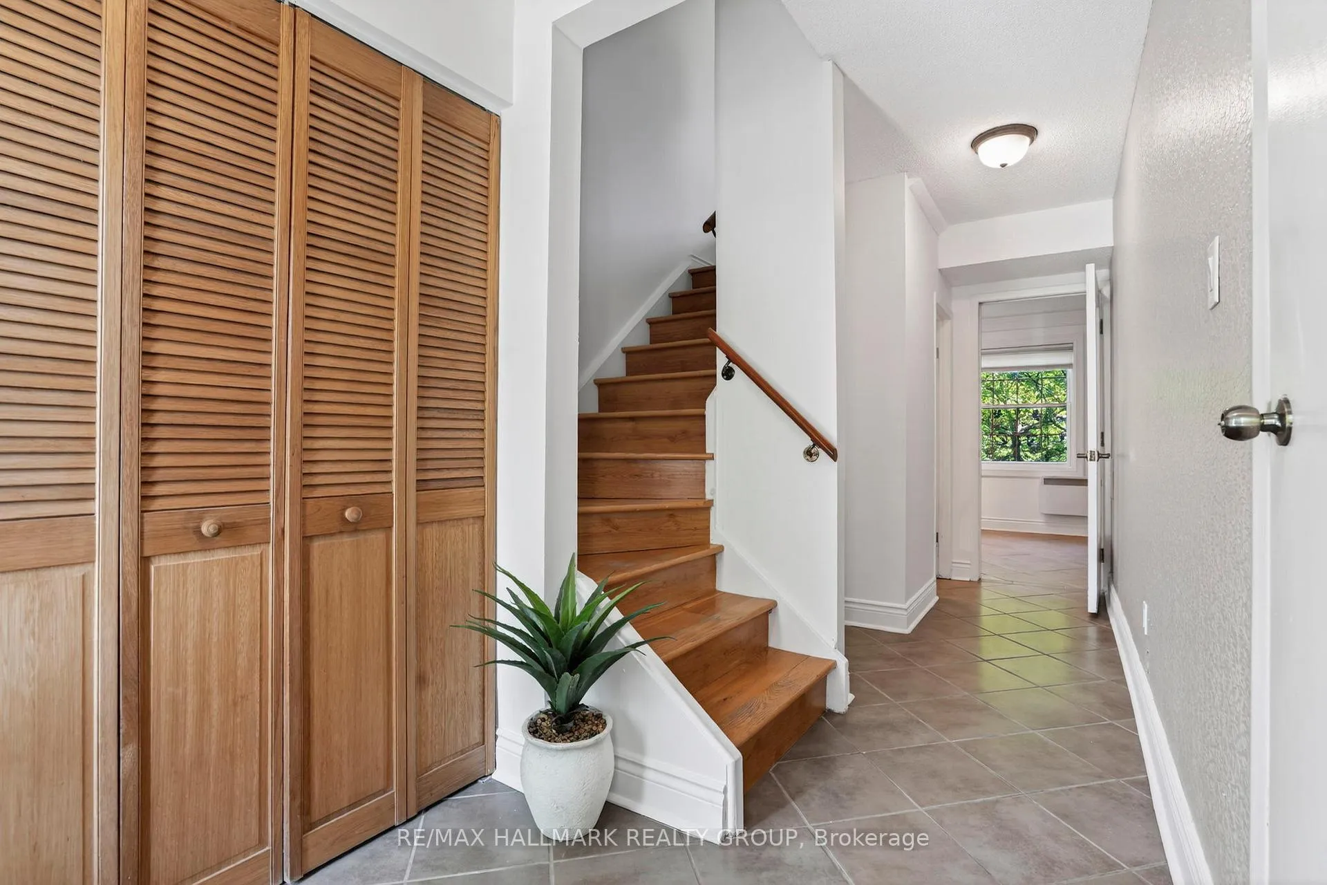 Photo 5 of Unit 47, 83 Appleby Private, Ottawa, Carleton Heights — HOMEH
