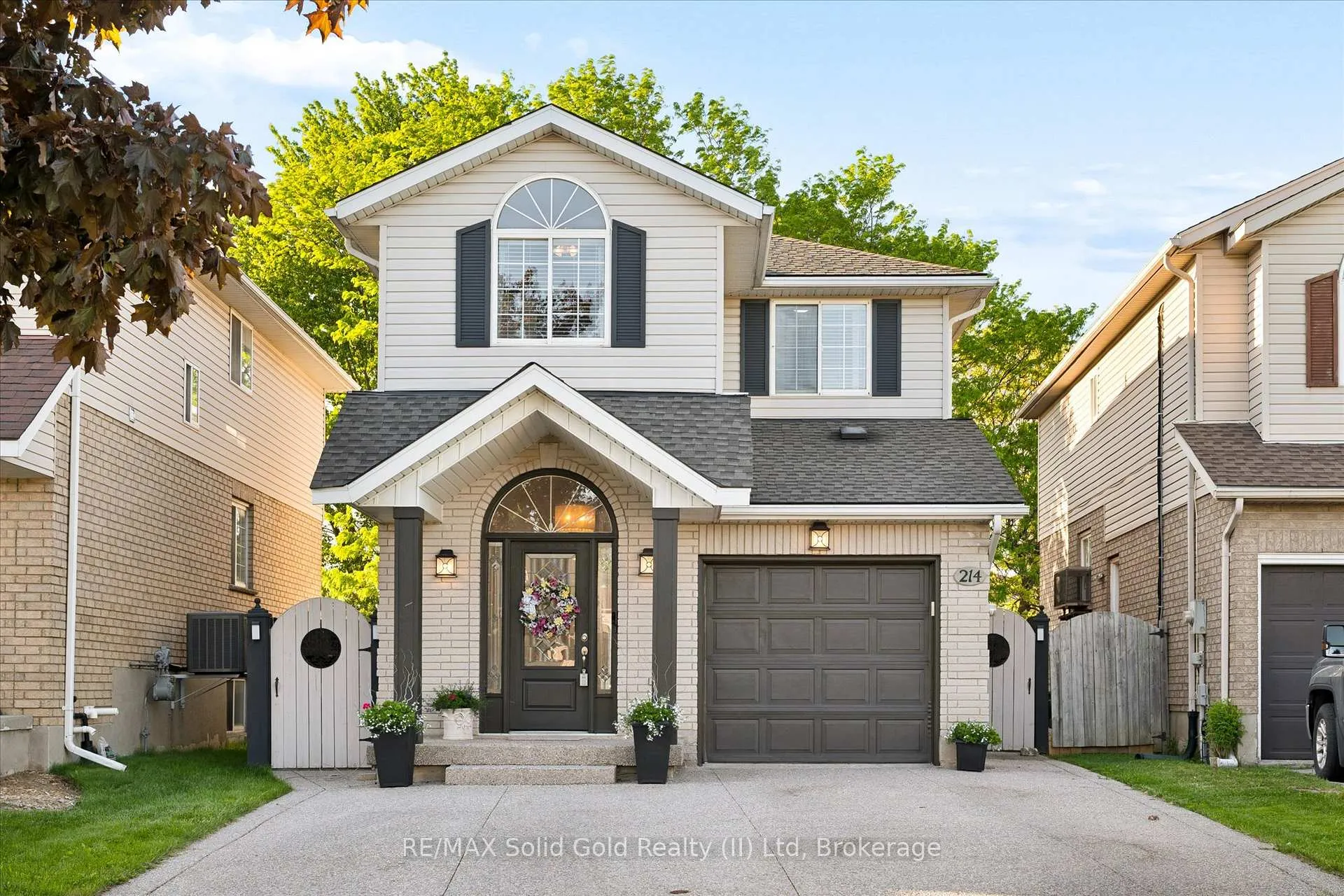 Photo 3 of 214 Grey Fox Drive, Kitchener — HOMEH