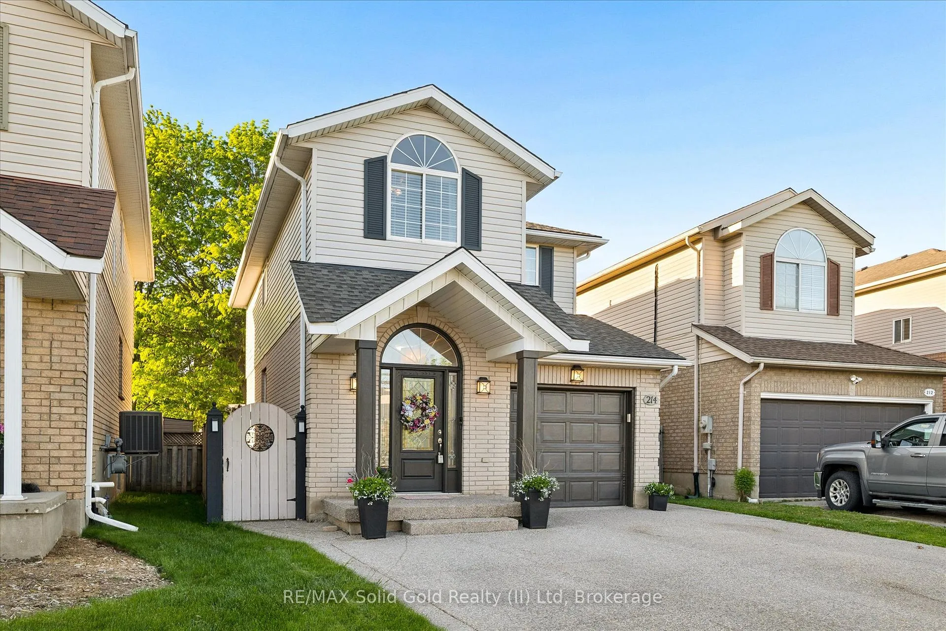 Photo 4 of 214 Grey Fox Drive, Kitchener — HOMEH