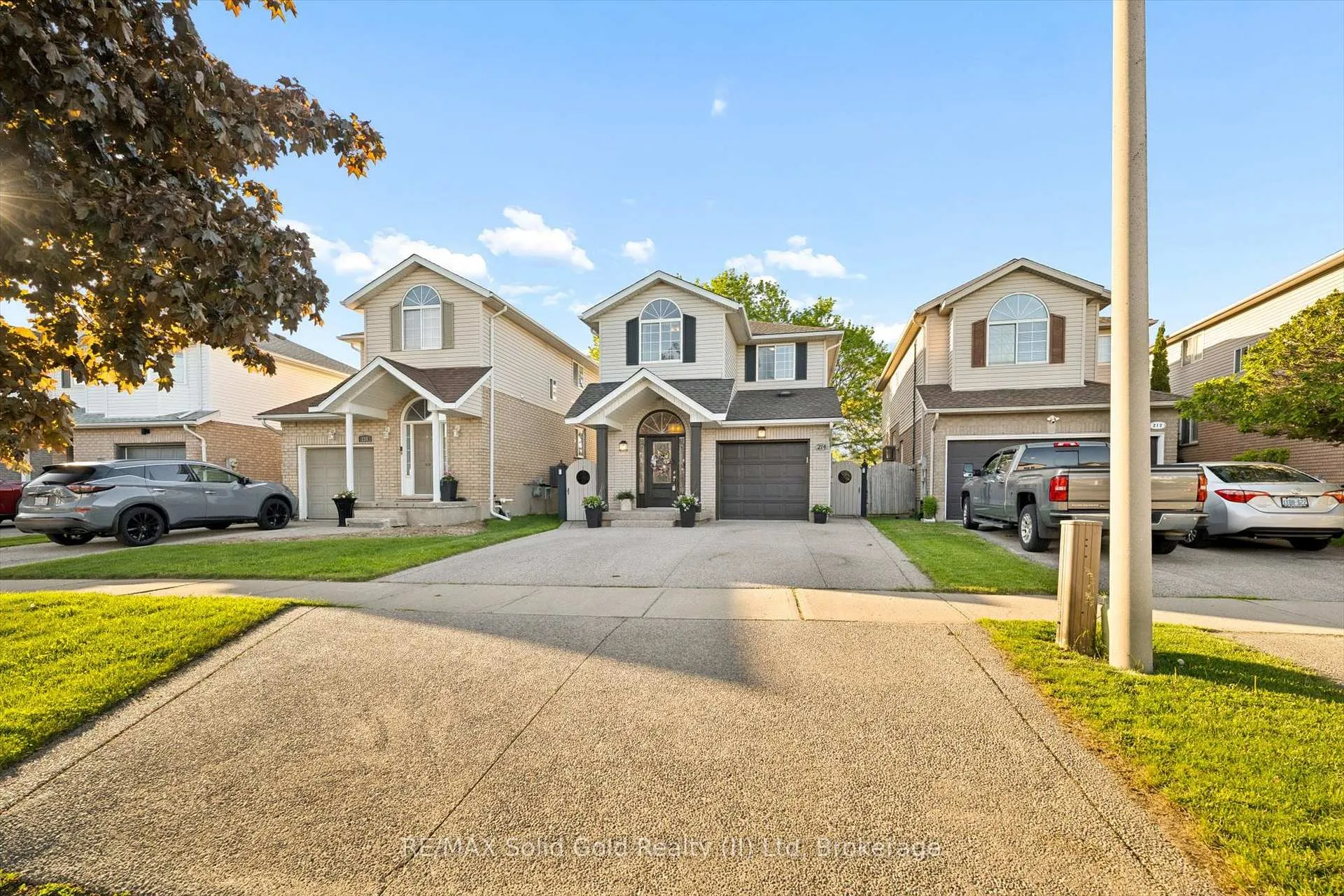 Photo 5 of 214 Grey Fox Drive, Kitchener — HOMEH
