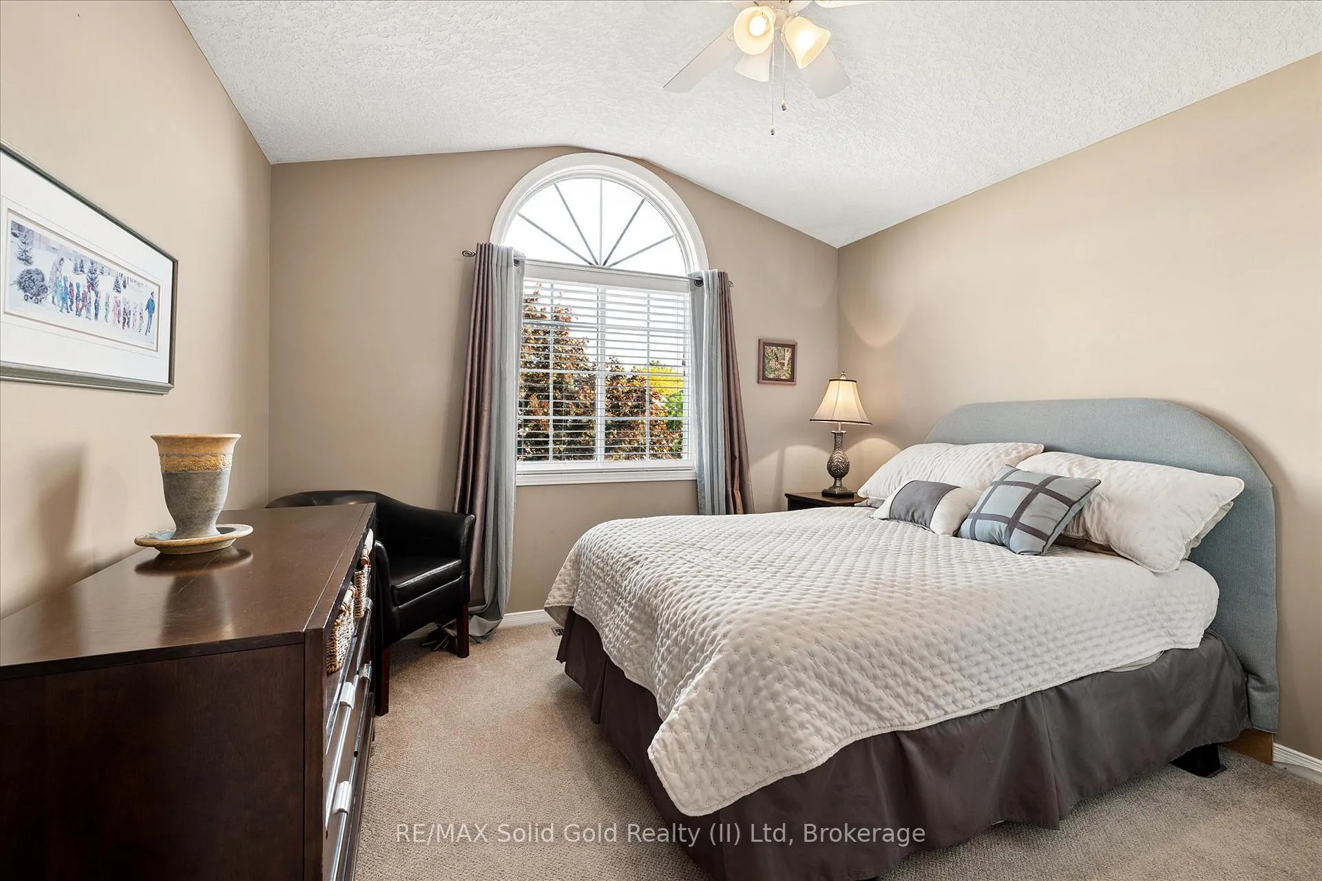Photo 20 of 214 Grey Fox Drive, Kitchener — HOMEH