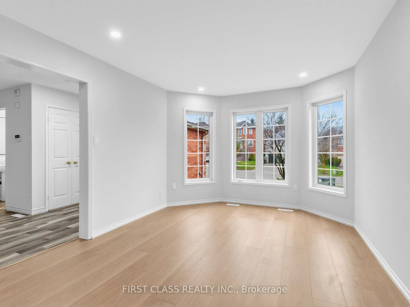 Photo 5 of 104 Chalmers Drive, Barrie, Painswick South — HOMEH