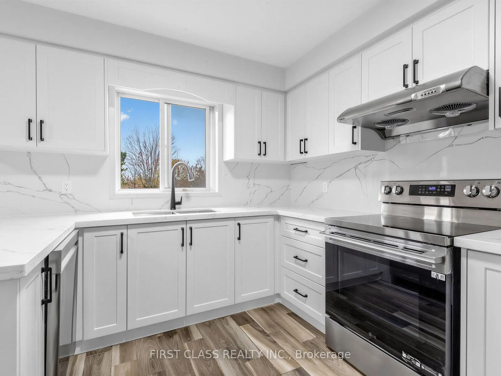Photo 11 of 104 Chalmers Drive, Barrie, Painswick South — HOMEH
