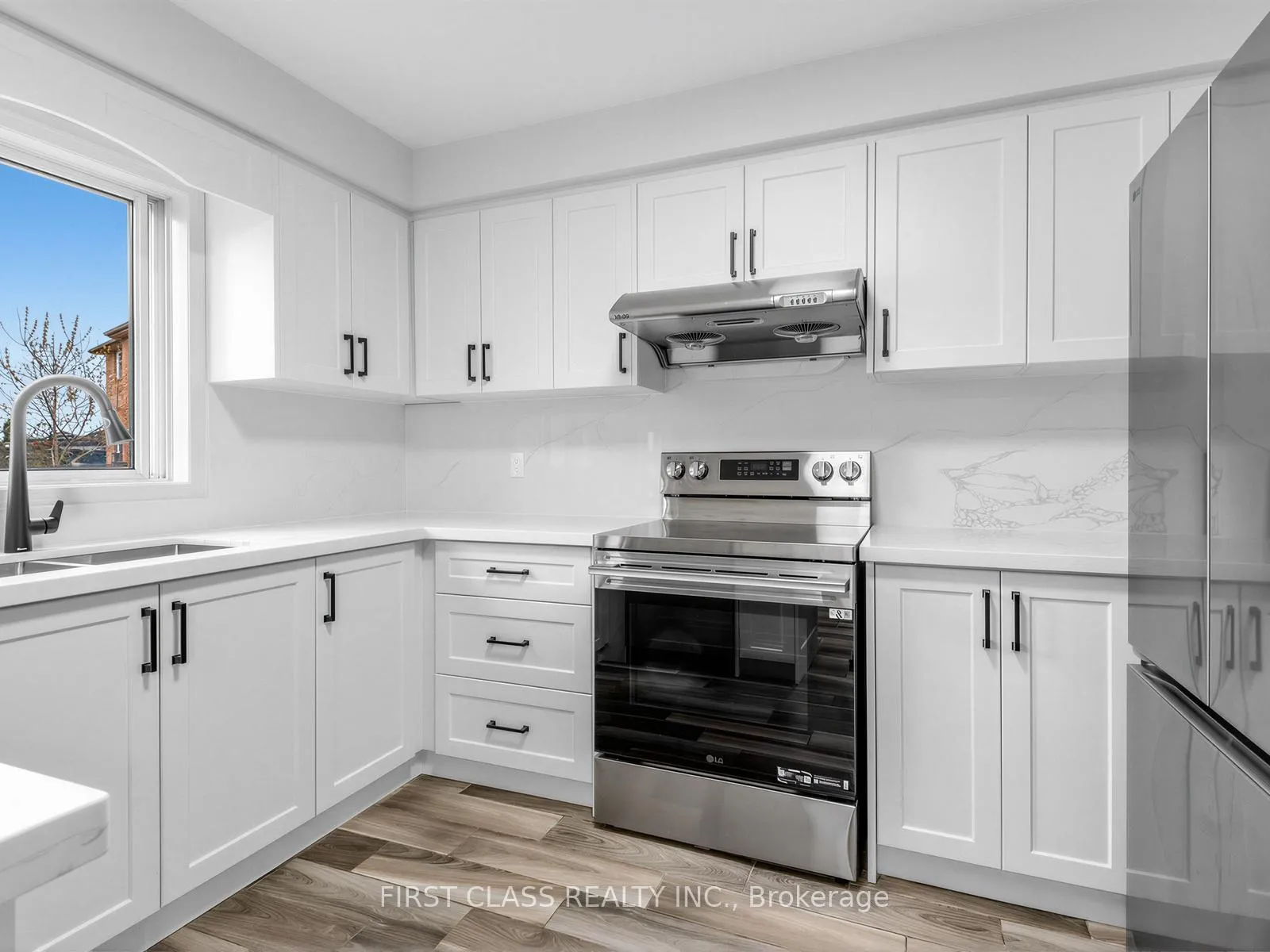 Photo 12 of 104 Chalmers Drive, Barrie, Painswick South — HOMEH