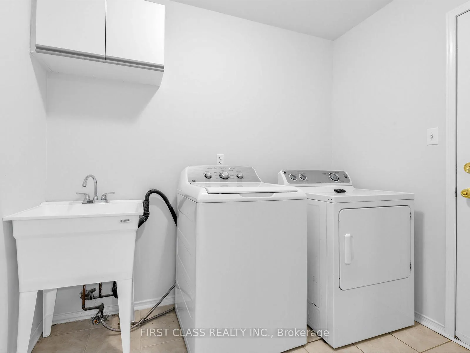 Photo 21 of 104 Chalmers Drive, Barrie, Painswick South — HOMEH