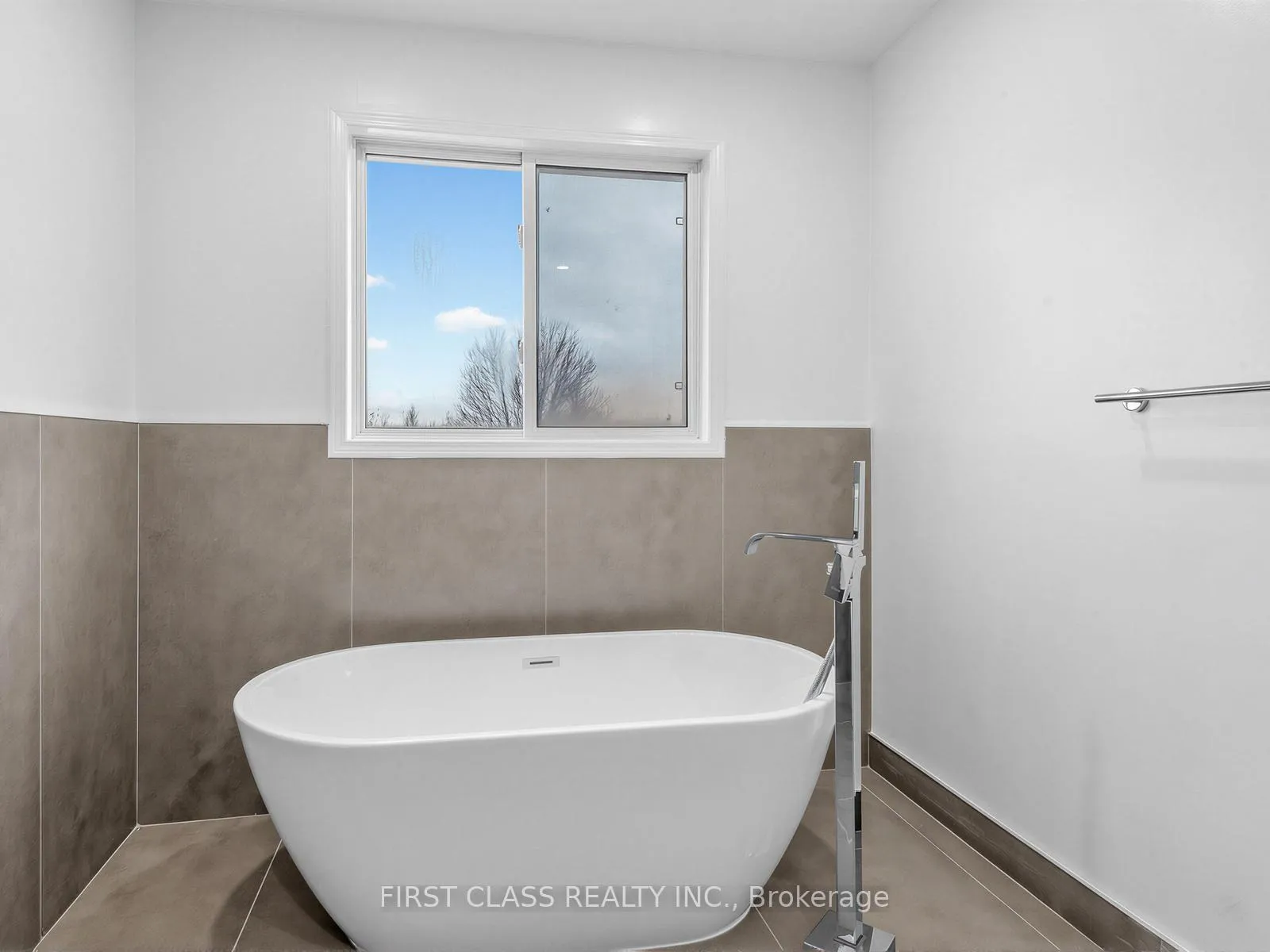 Photo 29 of 104 Chalmers Drive, Barrie, Painswick South — HOMEH