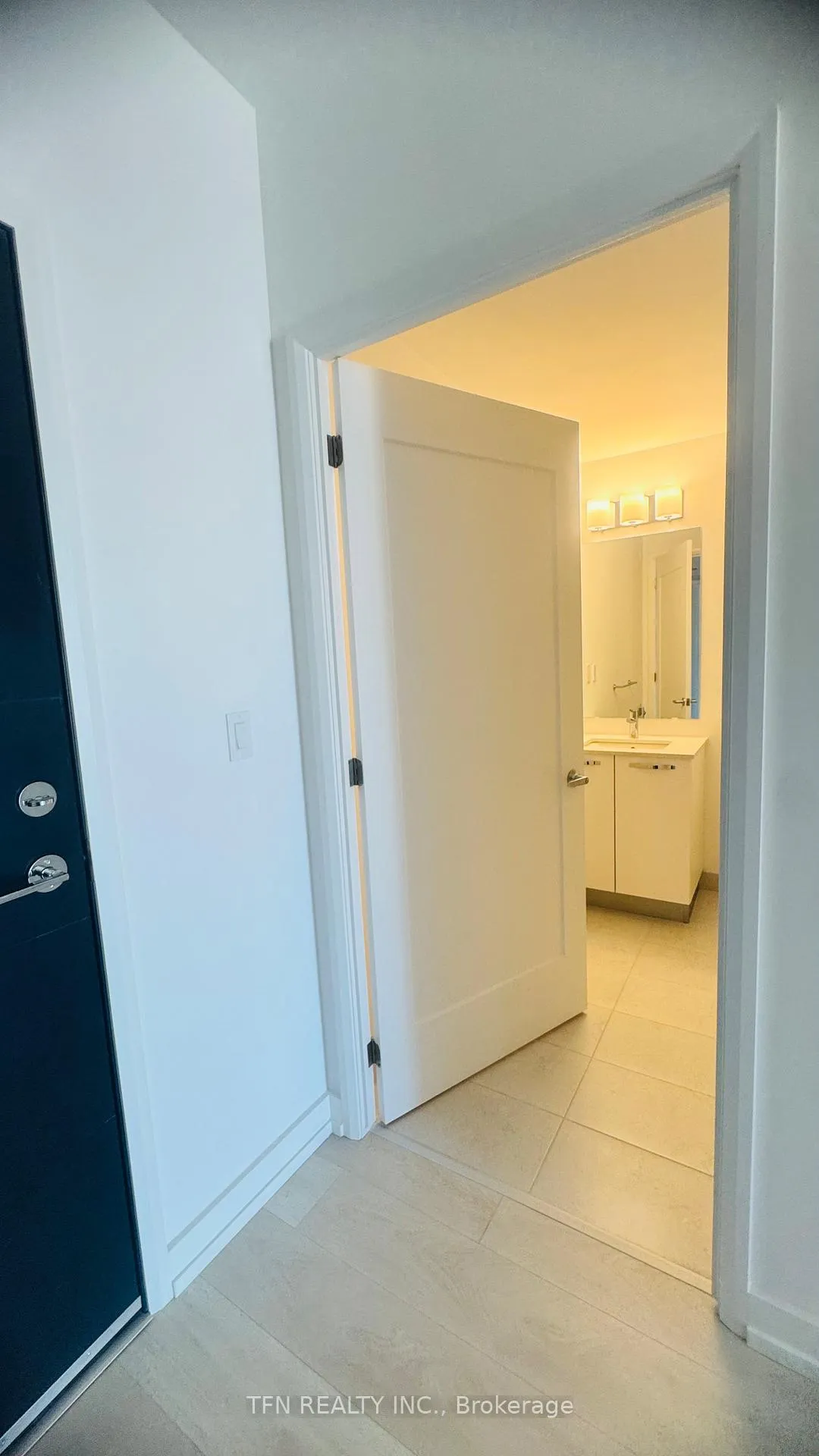 Photo 4 of Unit 1308, 75 James Street S, Hamilton, Corktown — HOMEH