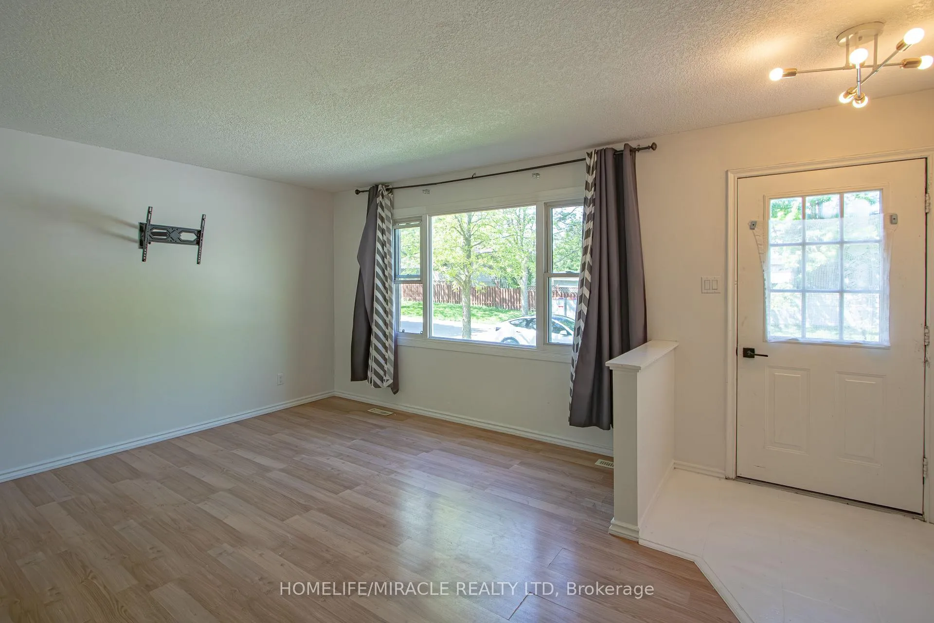 Photo 7 of 1100 Blanchard Road, London, North I — HOMEH