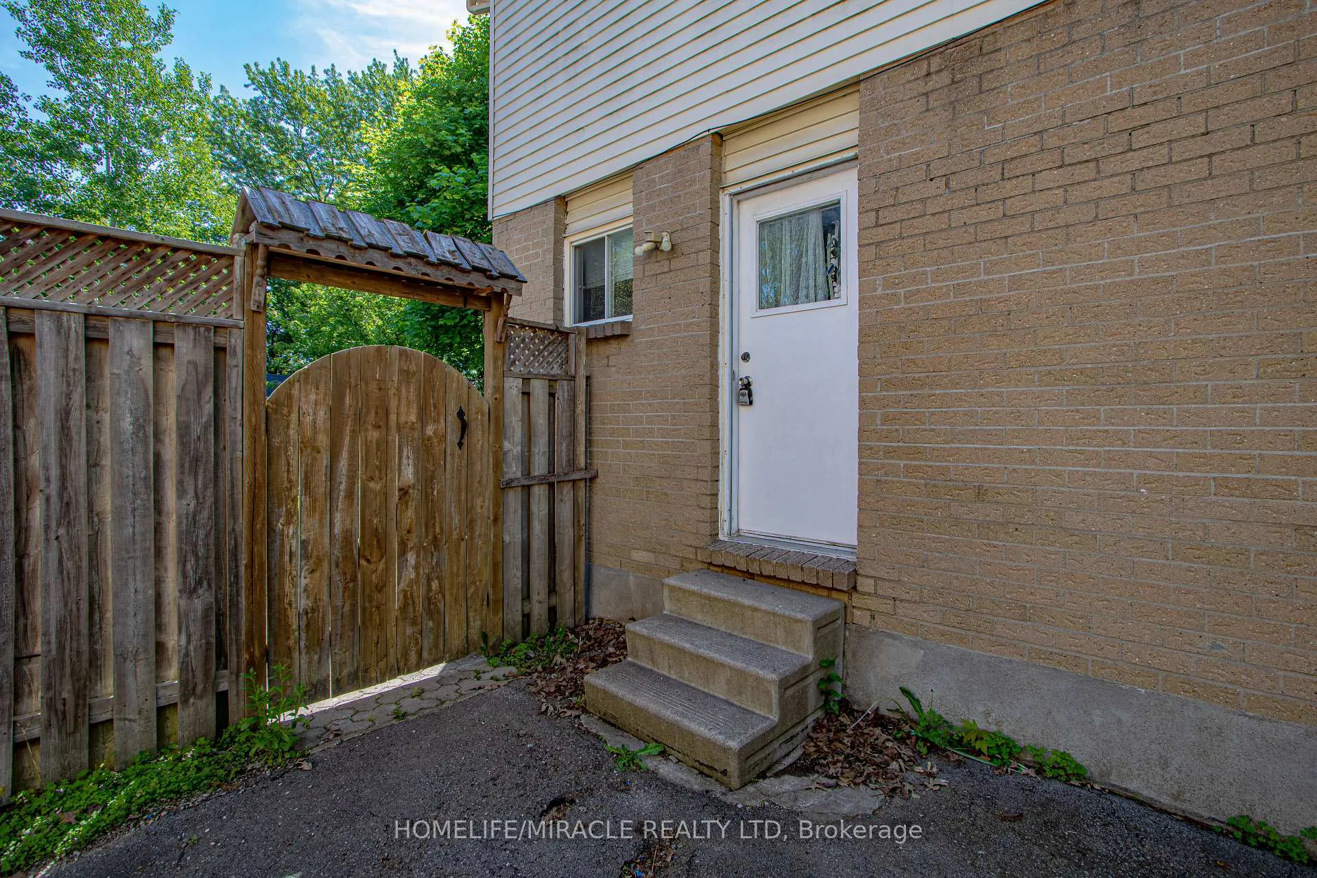 Photo 32 of 1100 Blanchard Road, London, North I — HOMEH