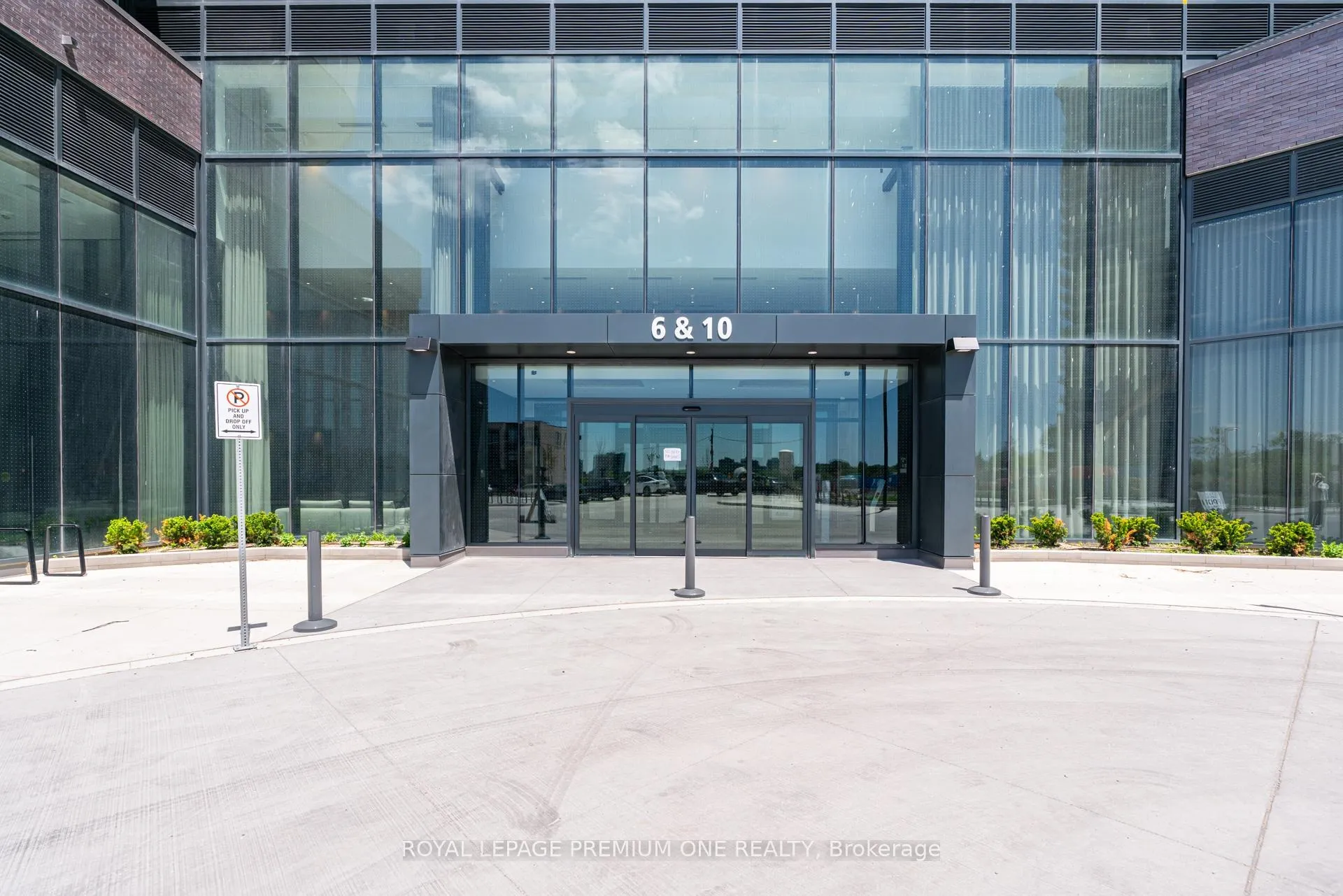 Photo 3 of Unit 318, 10 Flavelle Trail, Vaughan, Steeles West Industrial — HOMEH