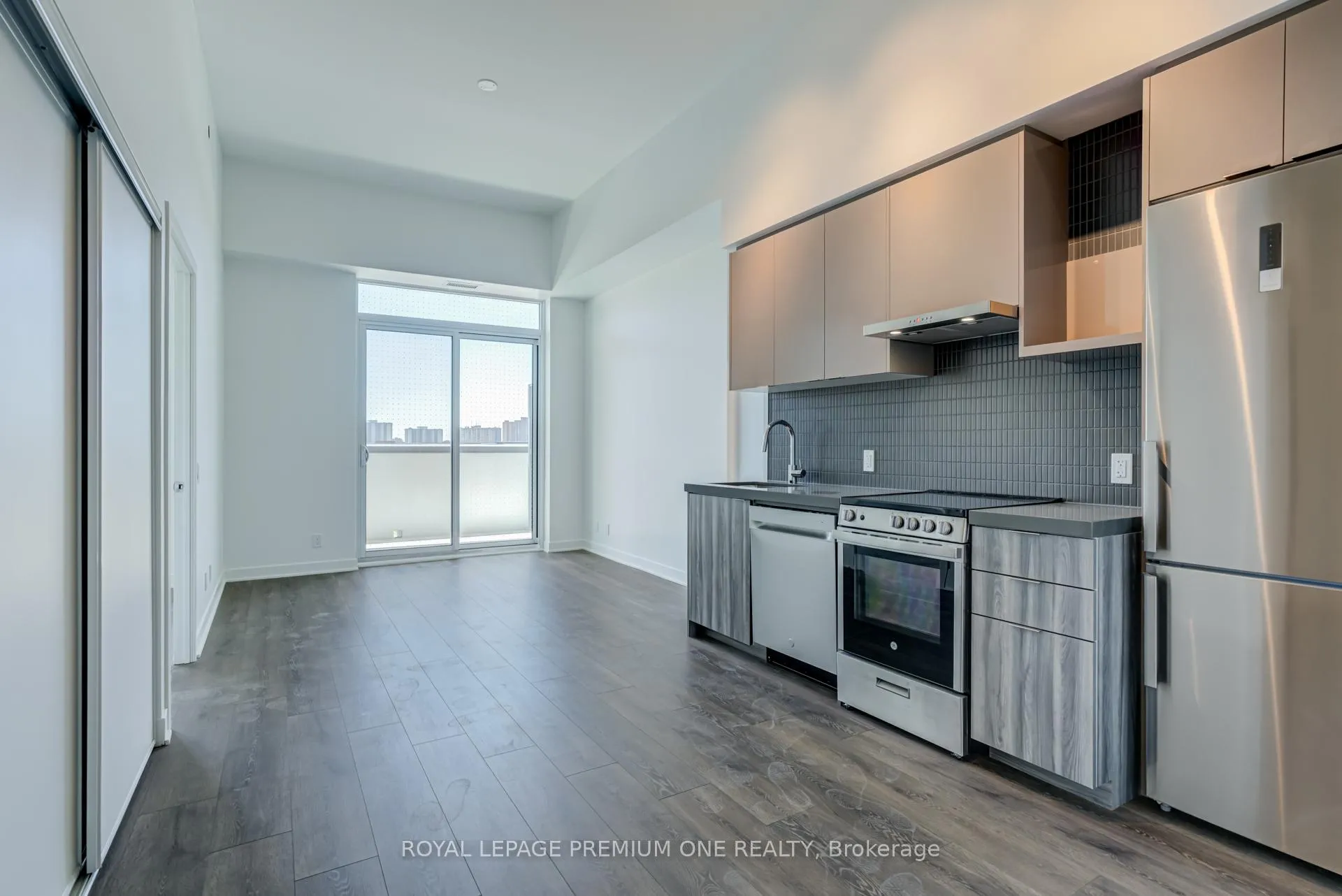 Photo 8 of Unit 318, 10 Flavelle Trail, Vaughan, Steeles West Industrial — HOMEH