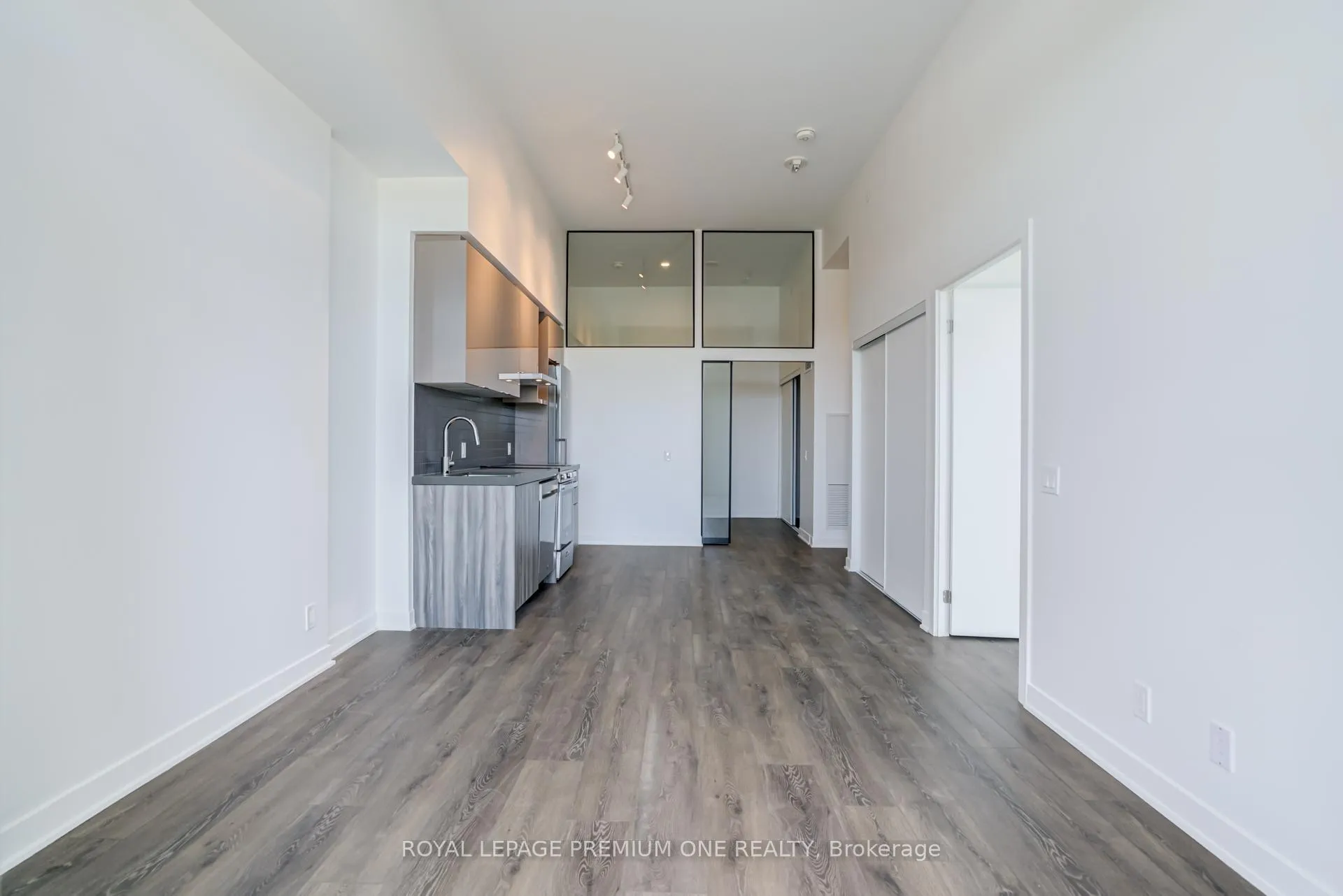 Photo 10 of Unit 318, 10 Flavelle Trail, Vaughan, Steeles West Industrial — HOMEH