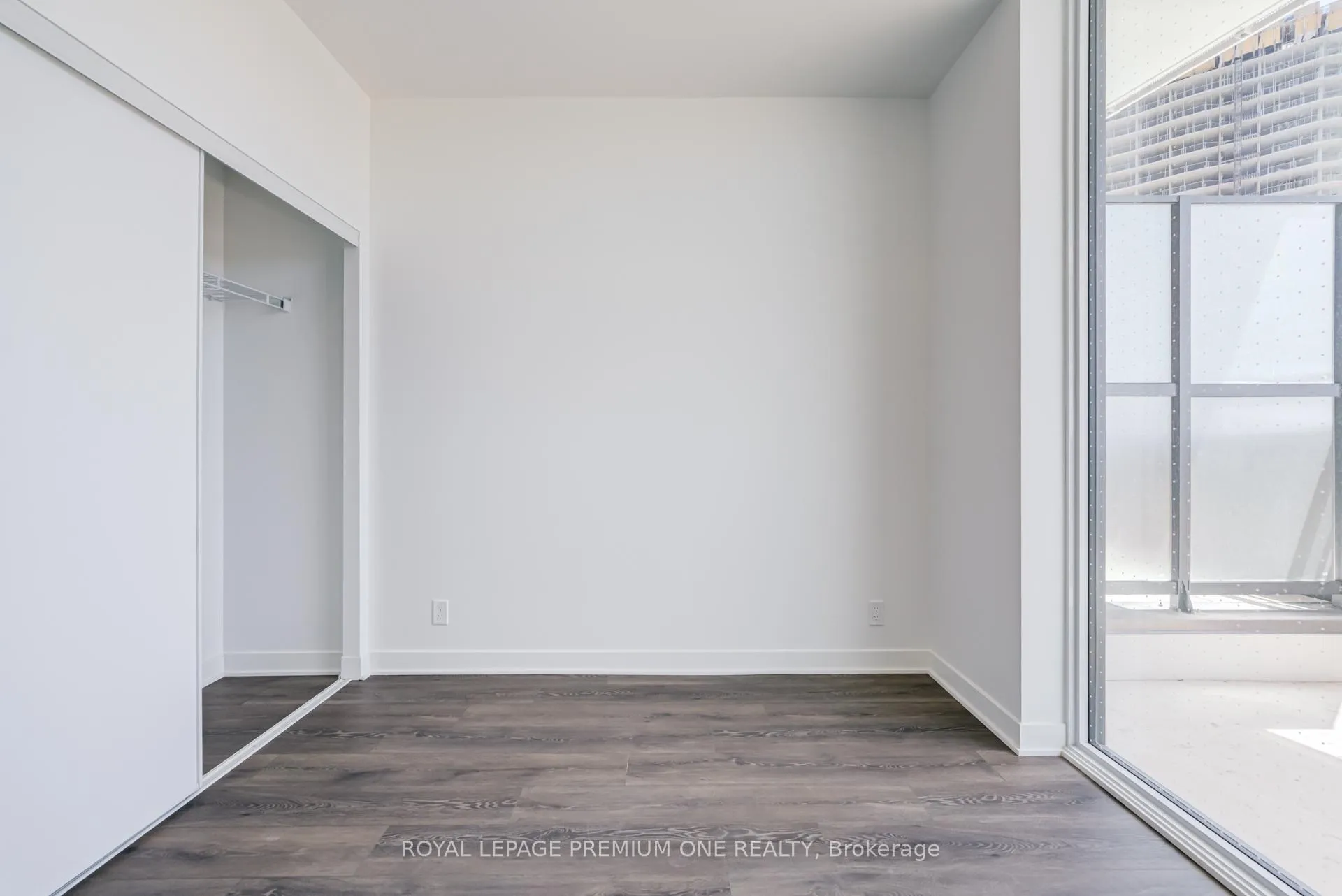Photo 13 of Unit 318, 10 Flavelle Trail, Vaughan, Steeles West Industrial — HOMEH