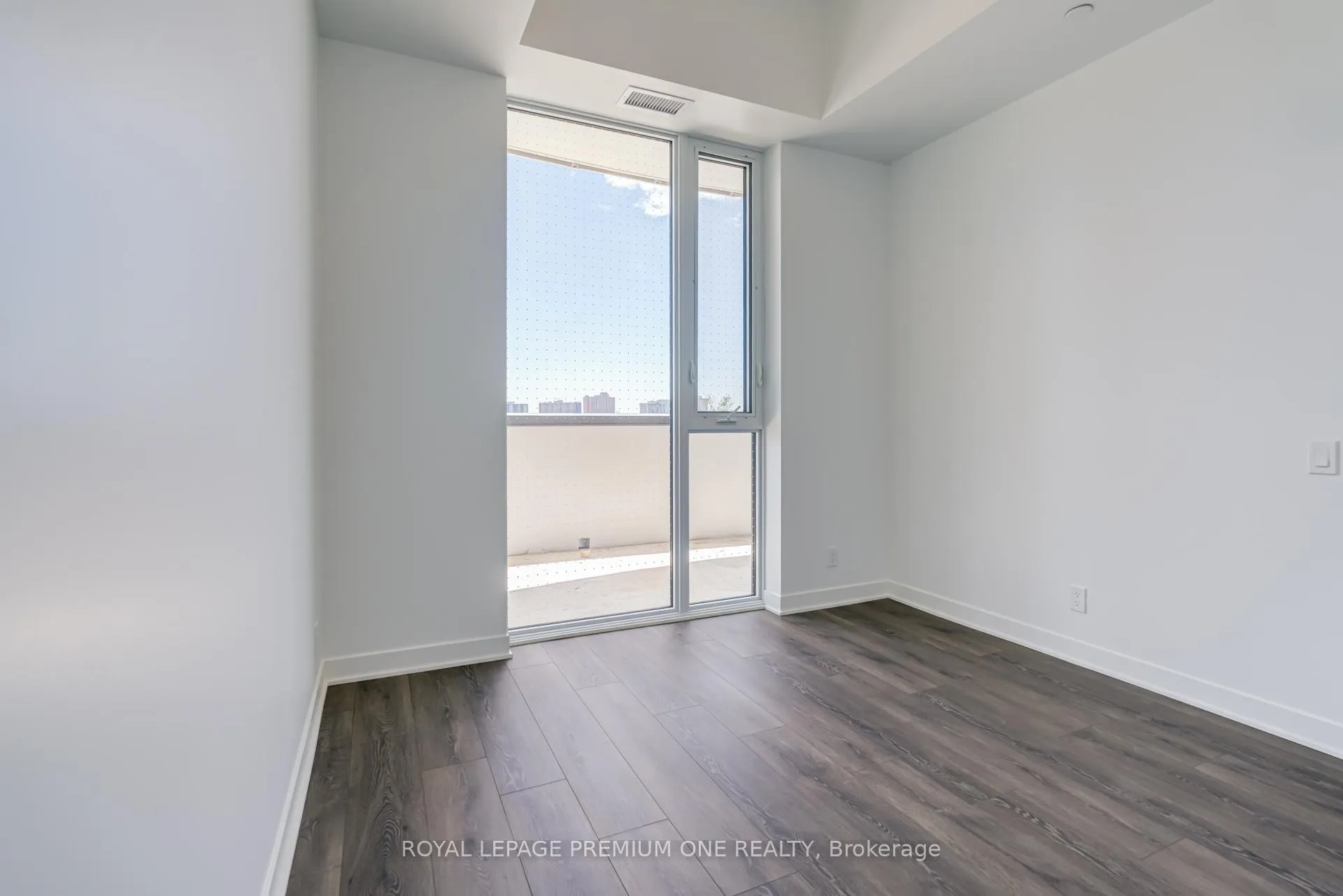 Photo 23 of Unit 318, 10 Flavelle Trail, Vaughan, Steeles West Industrial — HOMEH
