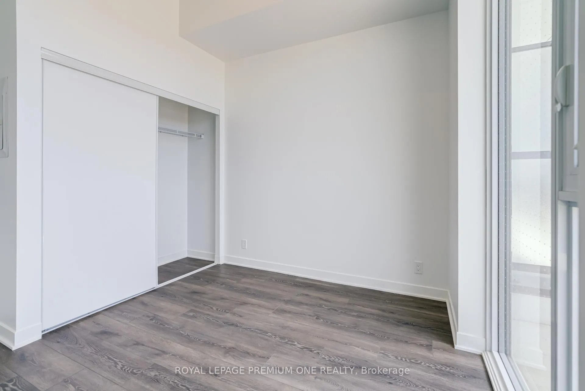 Photo 25 of Unit 318, 10 Flavelle Trail, Vaughan, Steeles West Industrial — HOMEH