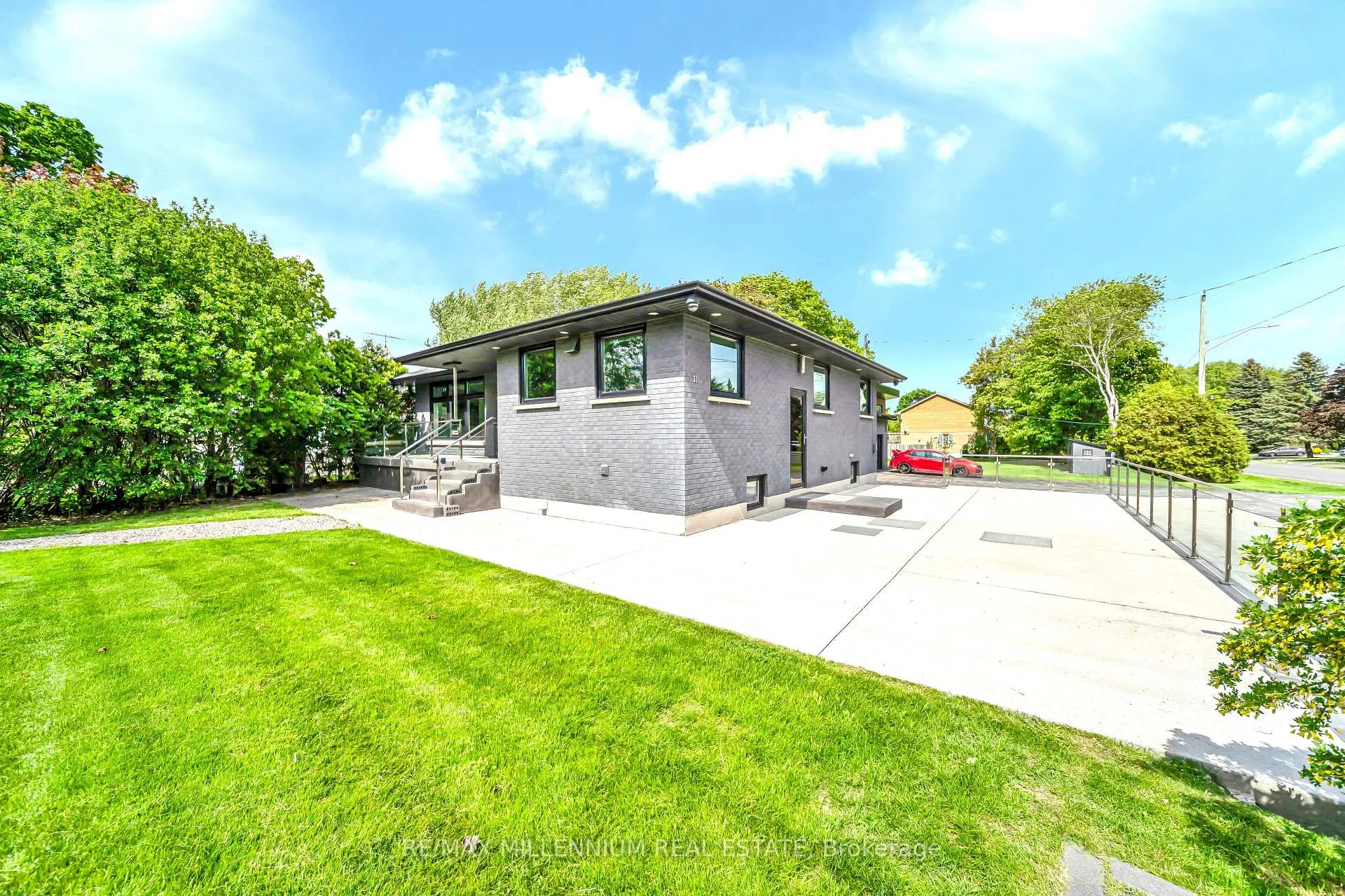 Photo 5 of 31 Old Lake Ridge Road, Whitby, Rural Whitby — HOMEH