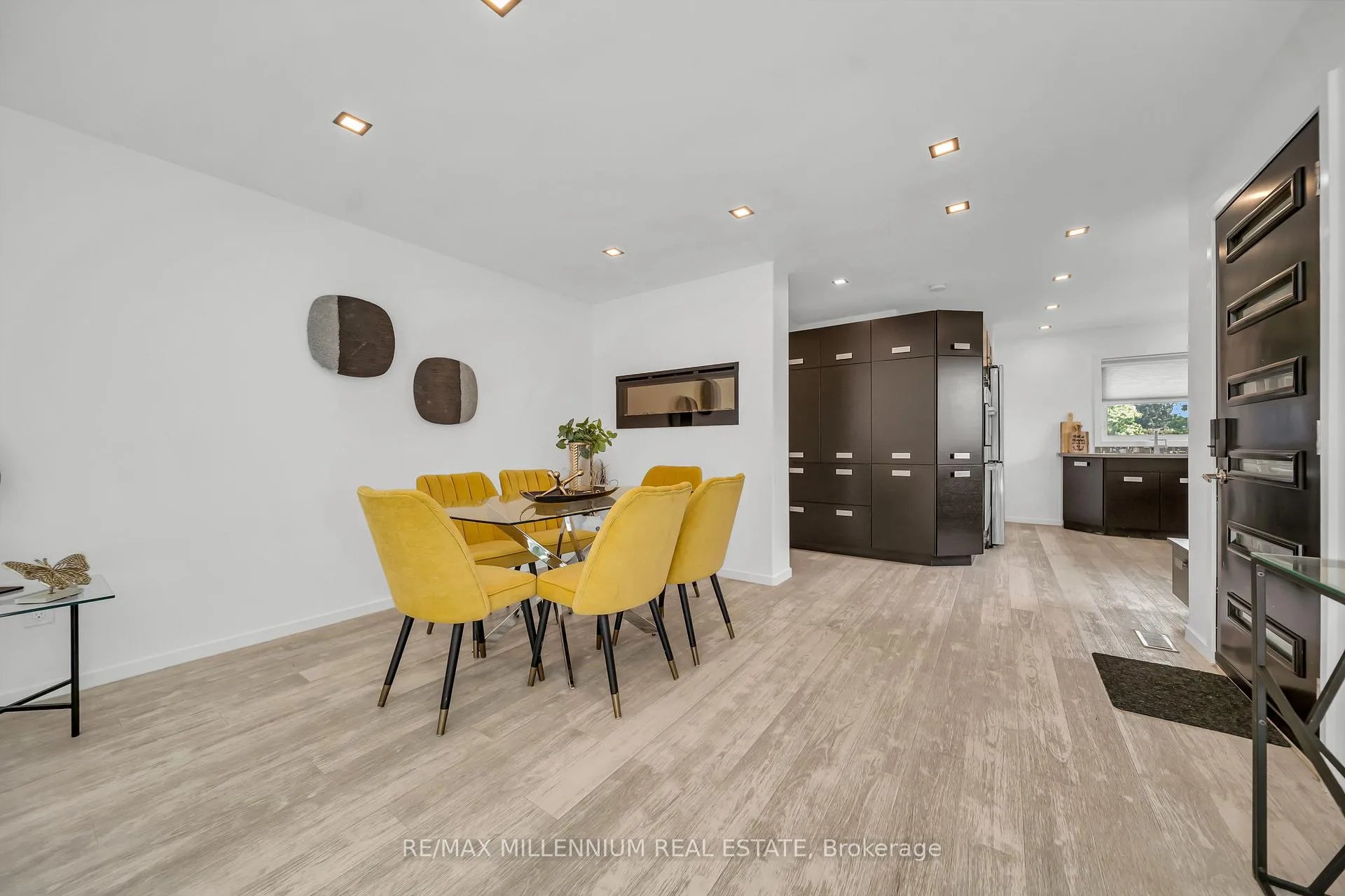 Photo 10 of 31 Old Lake Ridge Road, Whitby, Rural Whitby — HOMEH