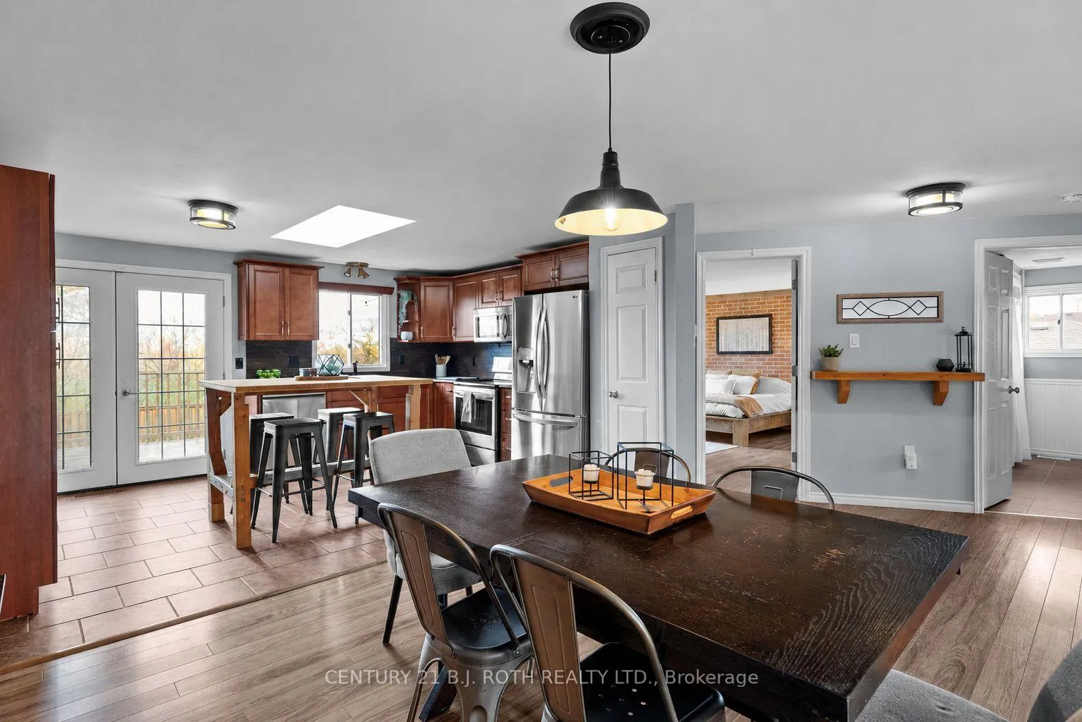 Photo 4 of 113 Hickling Trail, Barrie, Grove East — HOMEH