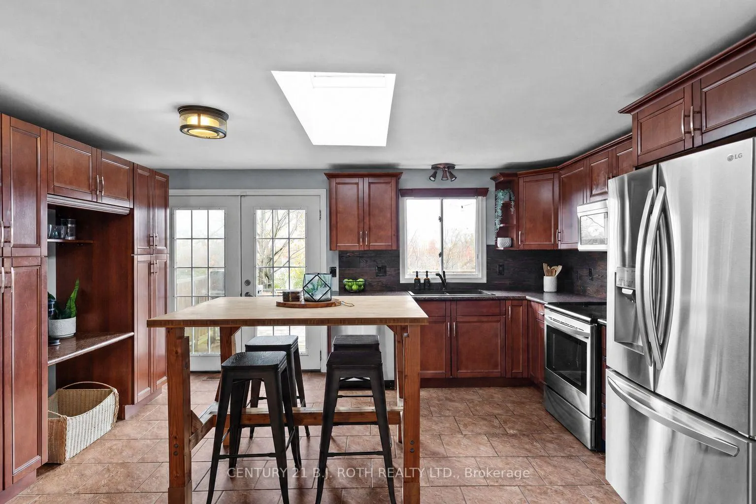 Photo 5 of 113 Hickling Trail, Barrie, Grove East — HOMEH