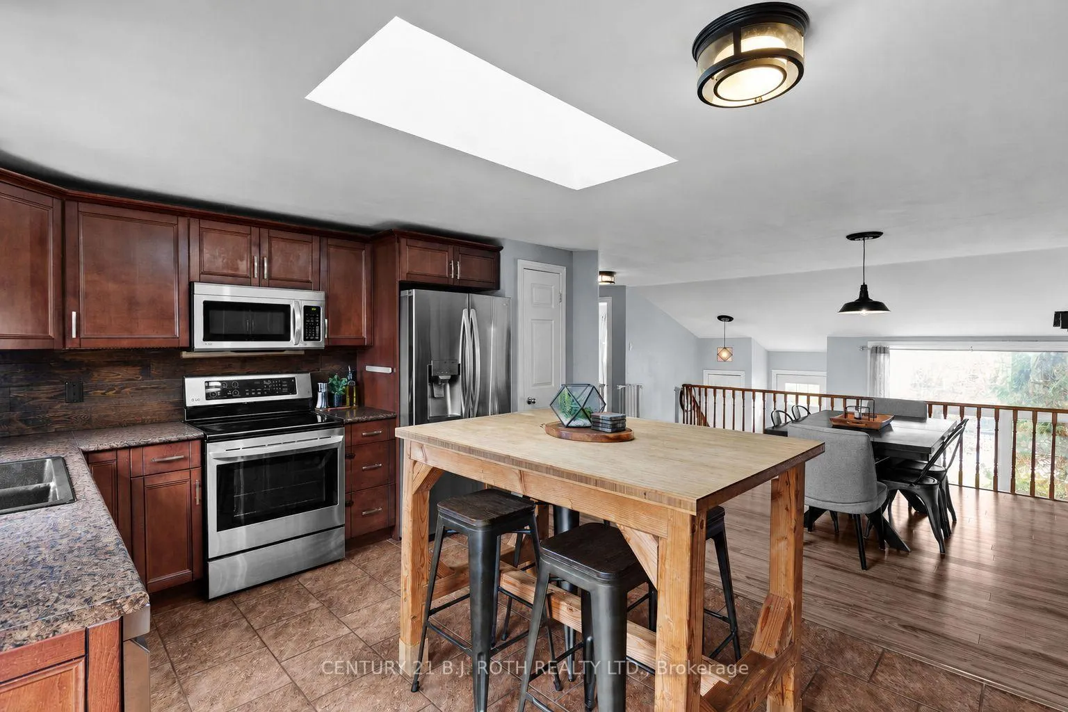 Photo 6 of 113 Hickling Trail, Barrie, Grove East — HOMEH