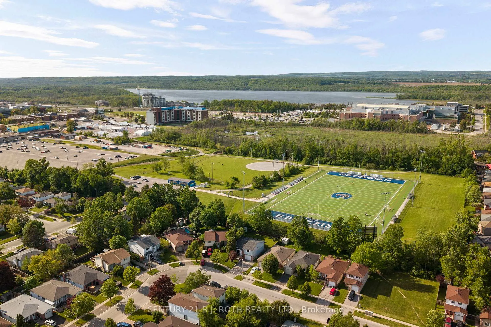 Photo 26 of 113 Hickling Trail, Barrie, Grove East — HOMEH