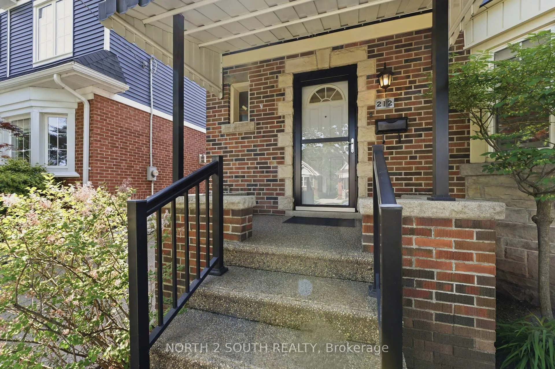 Photo 3 of 212 Wexford Avenue S, Hamilton, Delta — HOMEH