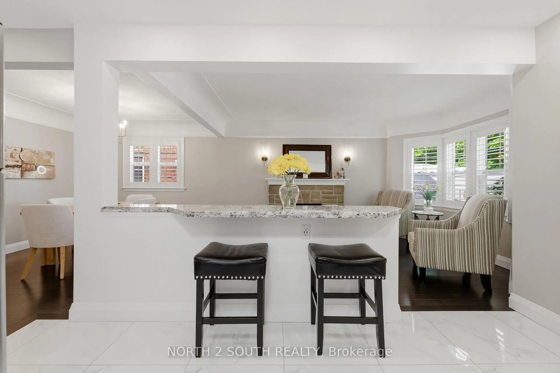 Photo 4 of 212 Wexford Avenue S, Hamilton, Delta — HOMEH