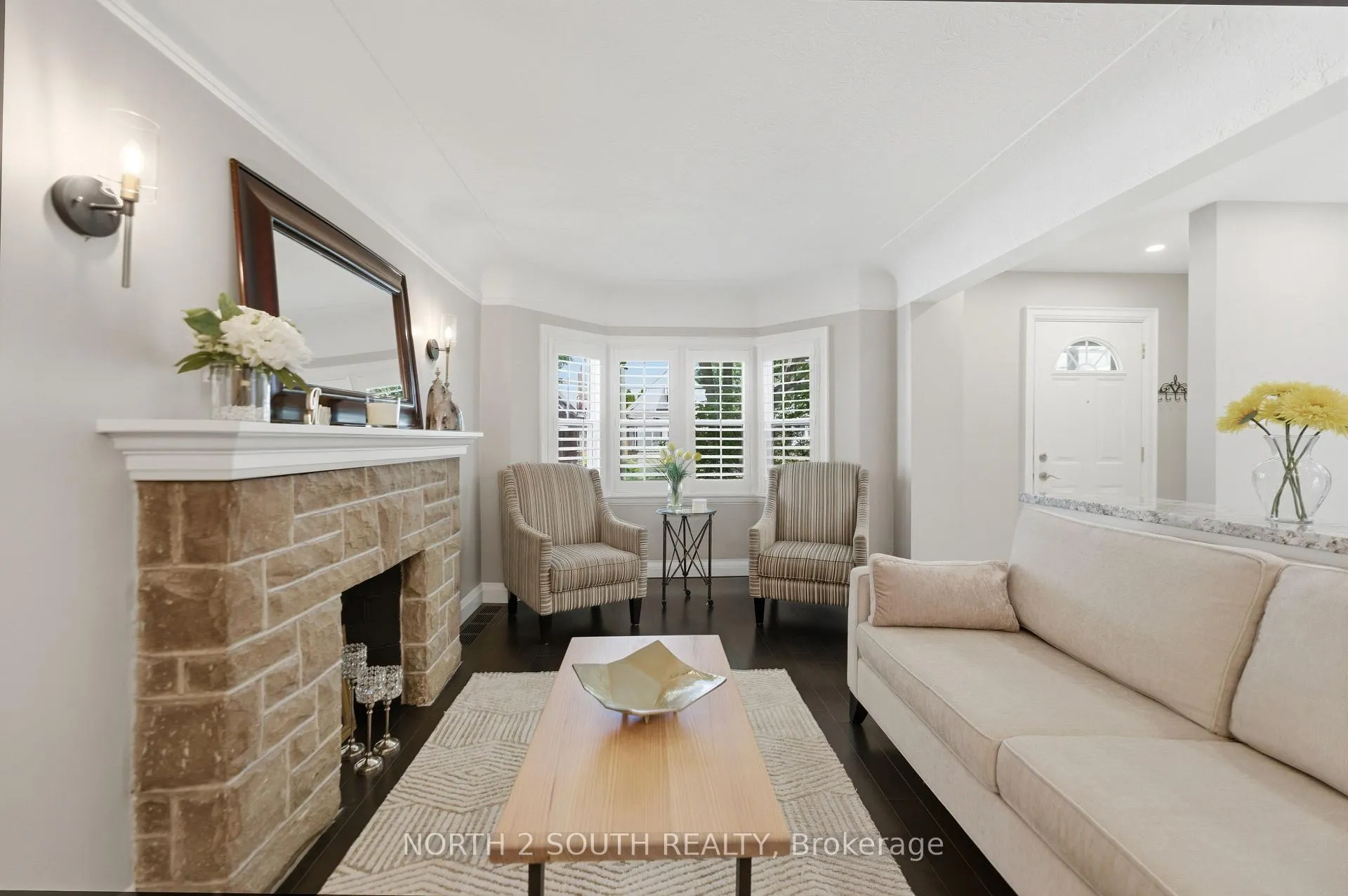 Photo 5 of 212 Wexford Avenue S, Hamilton, Delta — HOMEH