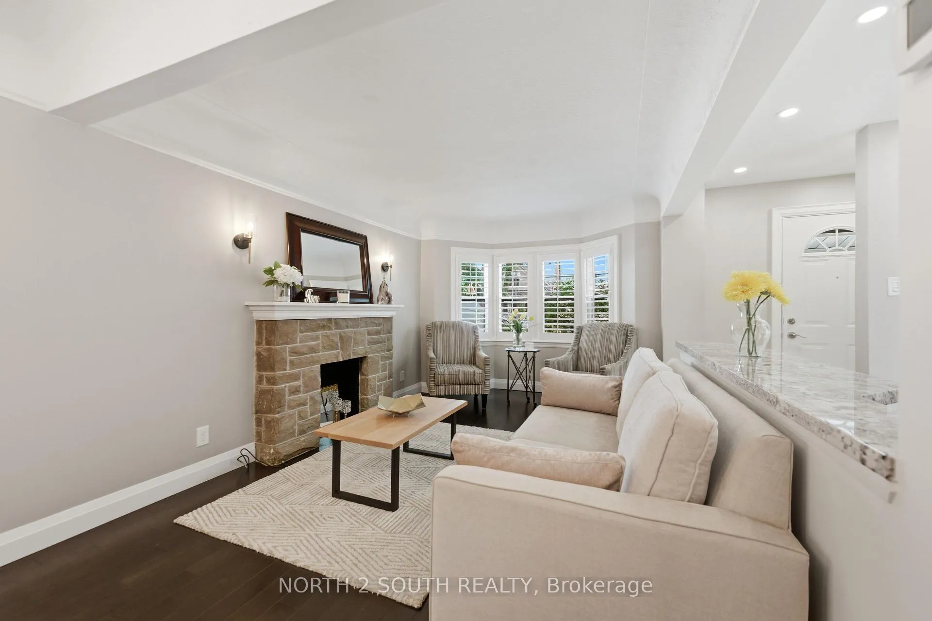 Photo 10 of 212 Wexford Avenue S, Hamilton, Delta — HOMEH