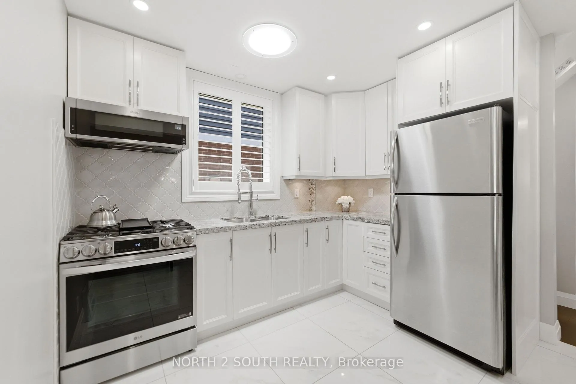 Photo 12 of 212 Wexford Avenue S, Hamilton, Delta — HOMEH
