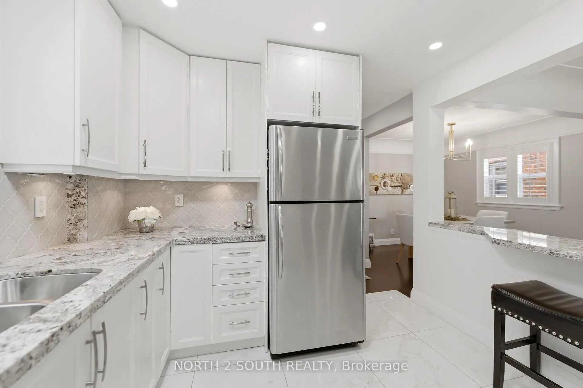 Photo 13 of 212 Wexford Avenue S, Hamilton, Delta — HOMEH