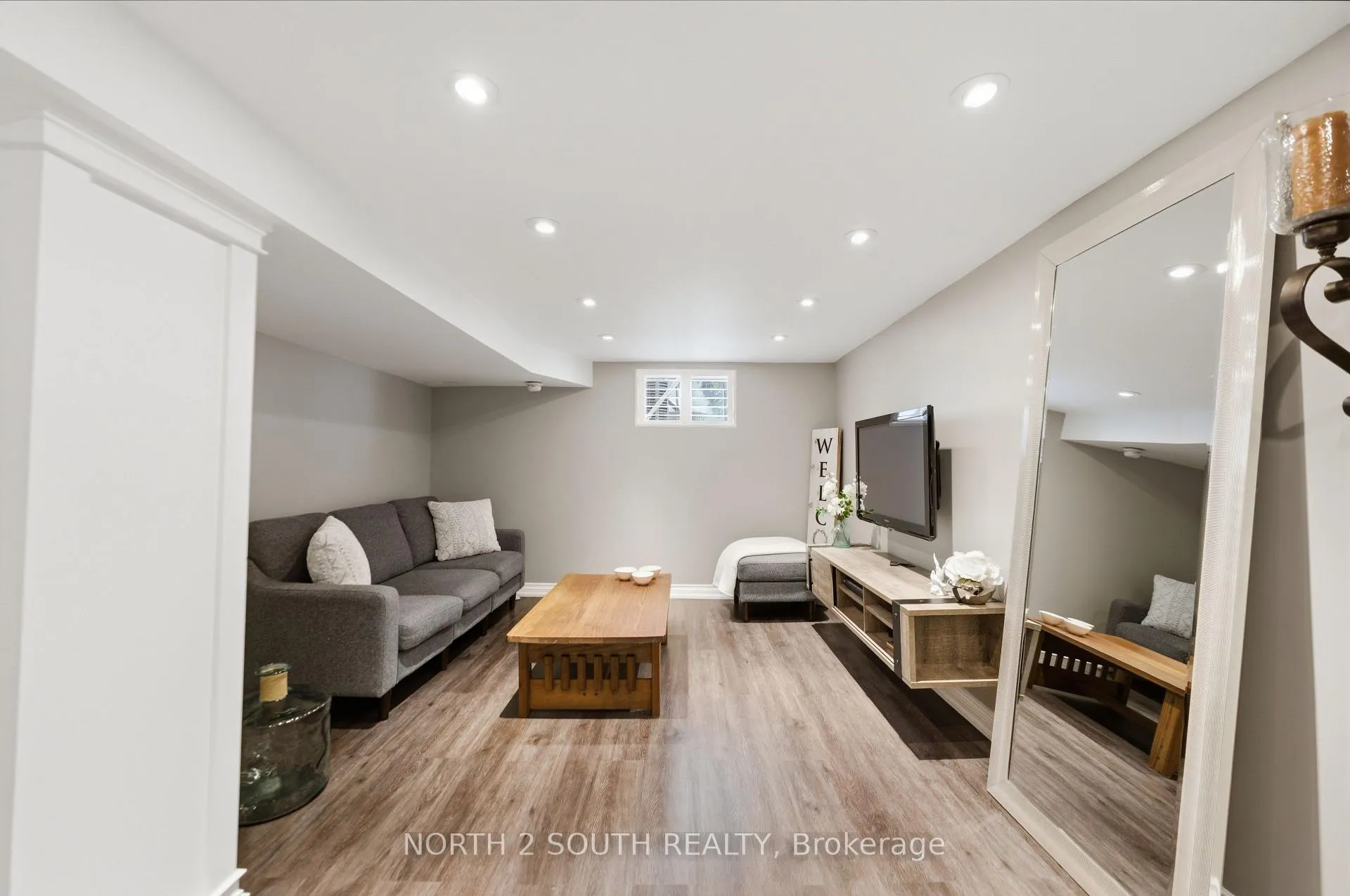 Photo 21 of 212 Wexford Avenue S, Hamilton, Delta — HOMEH