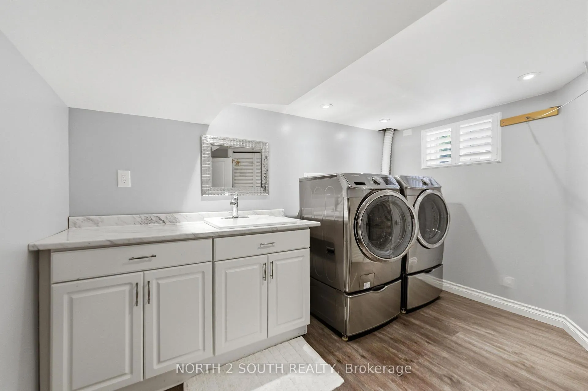 Photo 25 of 212 Wexford Avenue S, Hamilton, Delta — HOMEH
