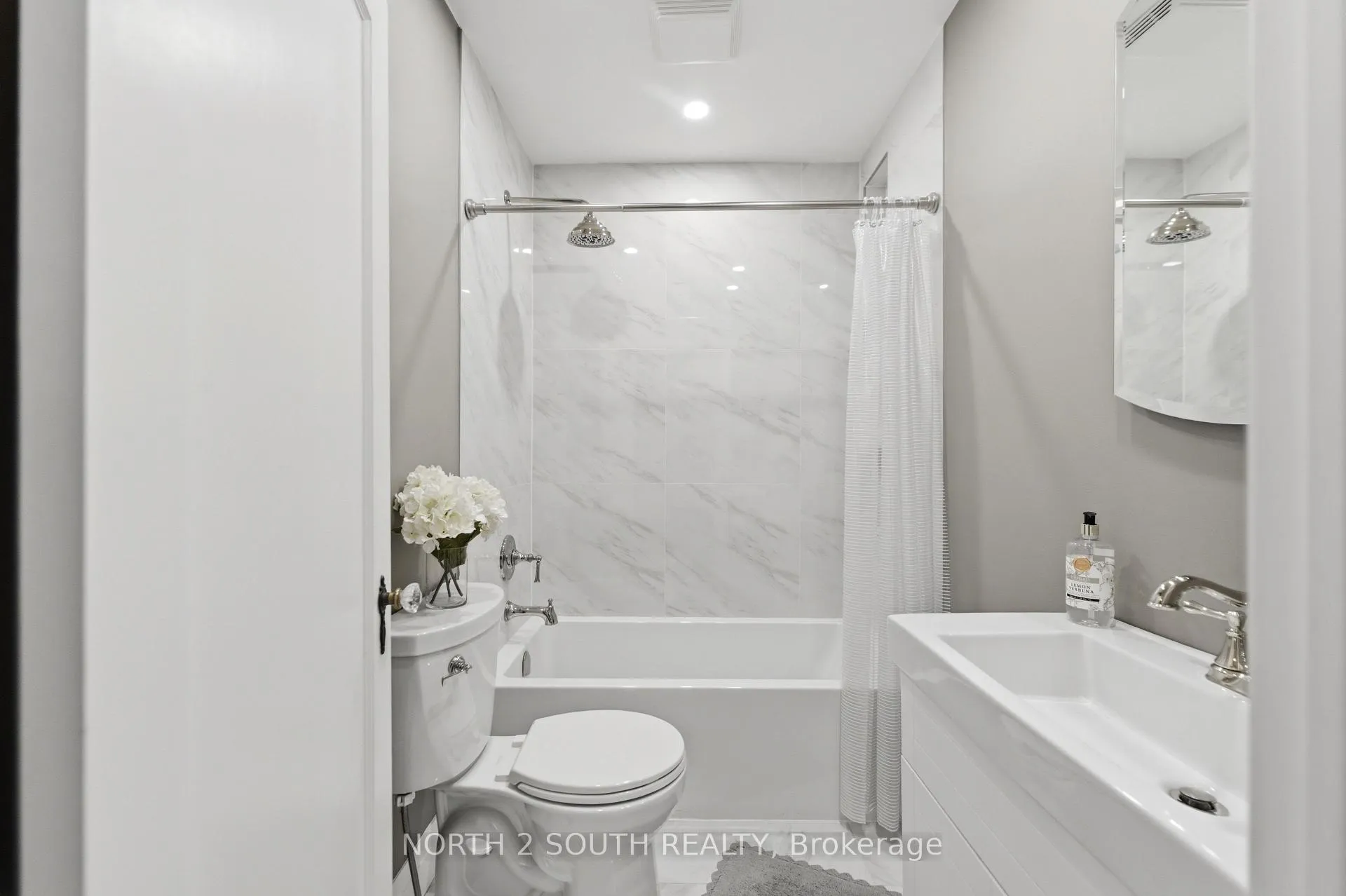 Photo 26 of 212 Wexford Avenue S, Hamilton, Delta — HOMEH