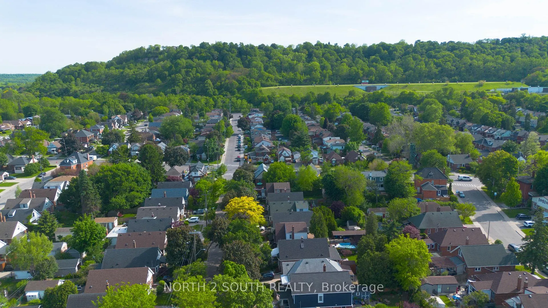 Photo 34 of 212 Wexford Avenue S, Hamilton, Delta — HOMEH