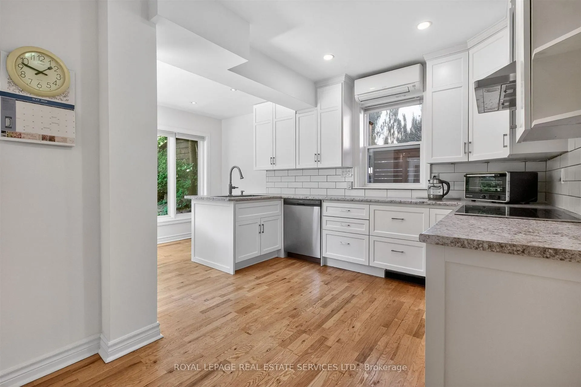 Photo 12 of 42 Humbercrest Boulevard, Toronto, Lambton Baby Point — HOMEH