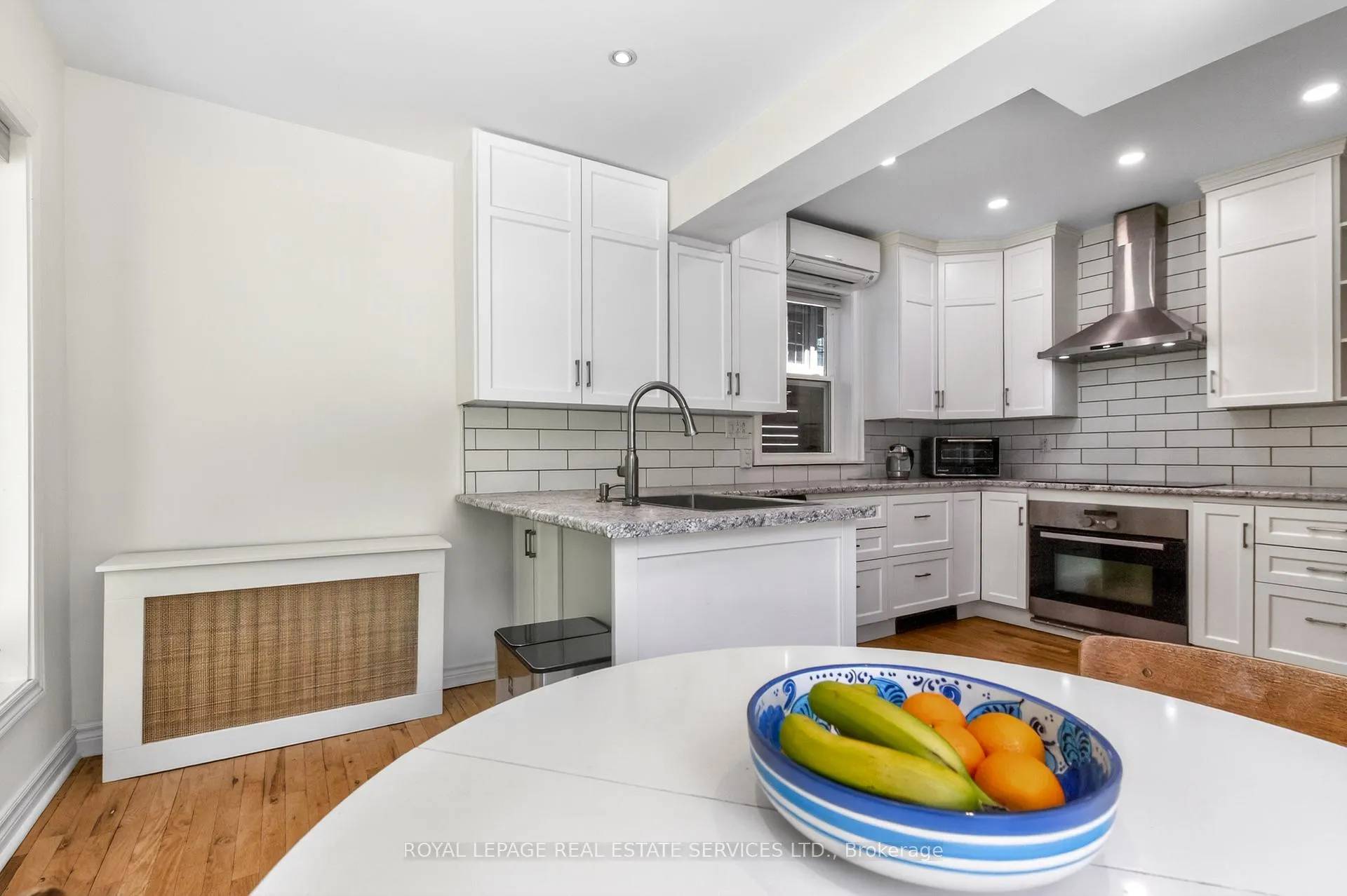Photo 15 of 42 Humbercrest Boulevard, Toronto, Lambton Baby Point — HOMEH