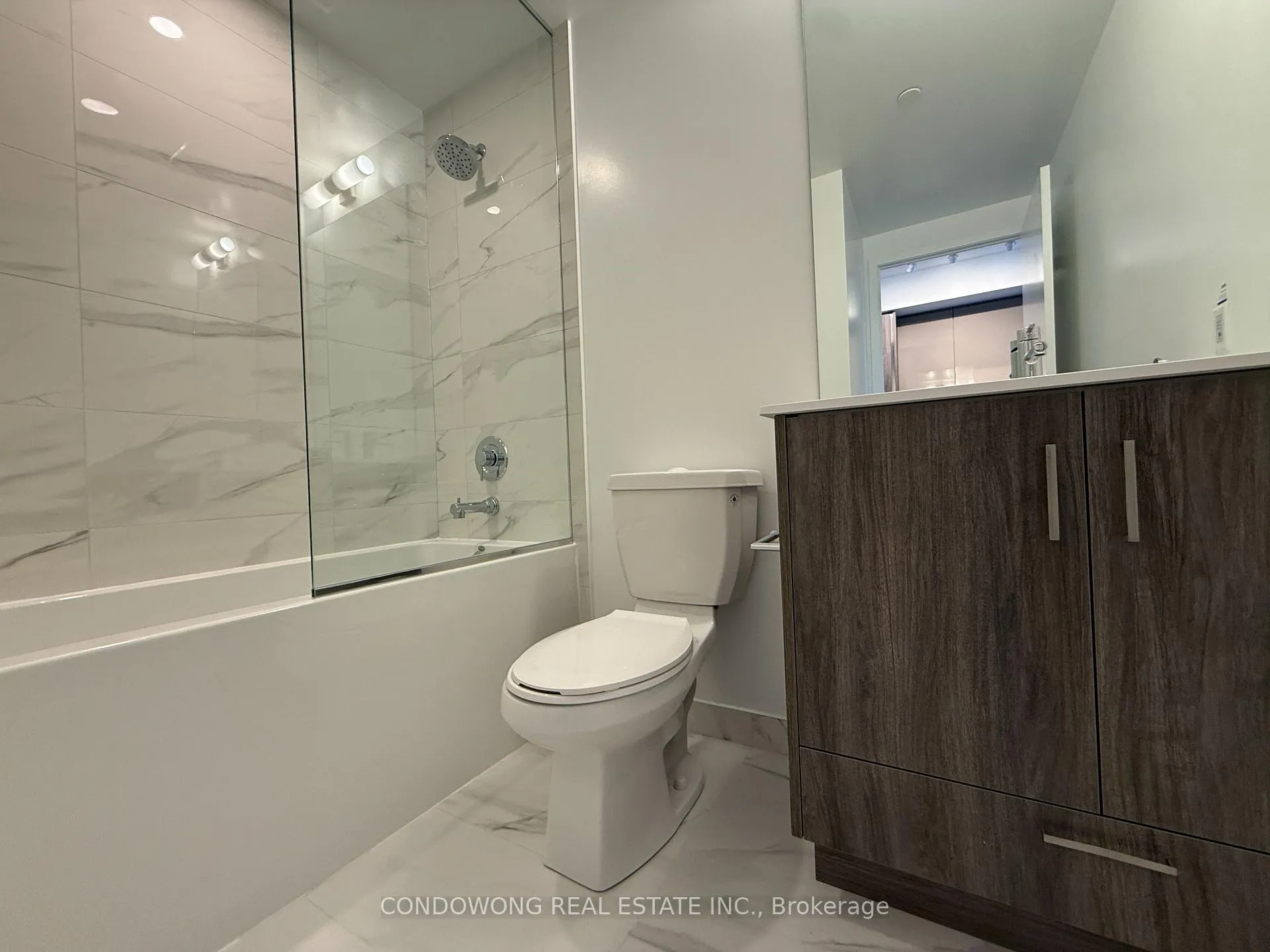 Photo 6 of Unit 1701, 180 Front Street E, Toronto, Moss Park — HOMEH