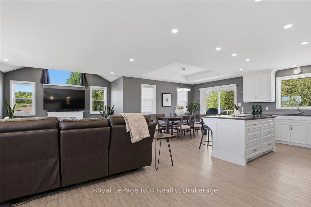 Photo 7 of 6442 Given Road, Minto — HOMEH