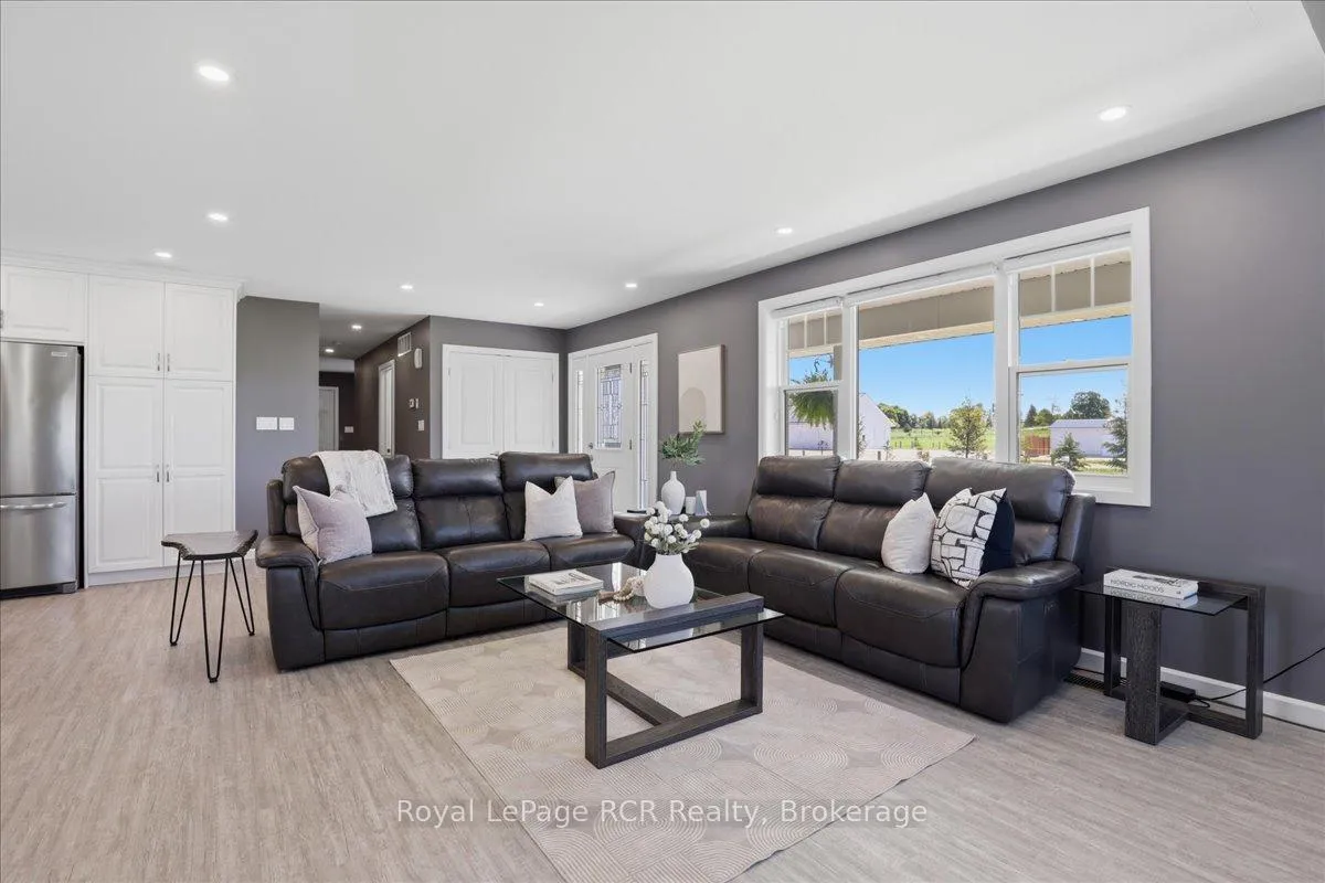 Photo 9 of 6442 Given Road, Minto — HOMEH