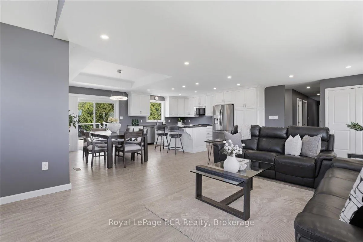 Photo 10 of 6442 Given Road, Minto — HOMEH